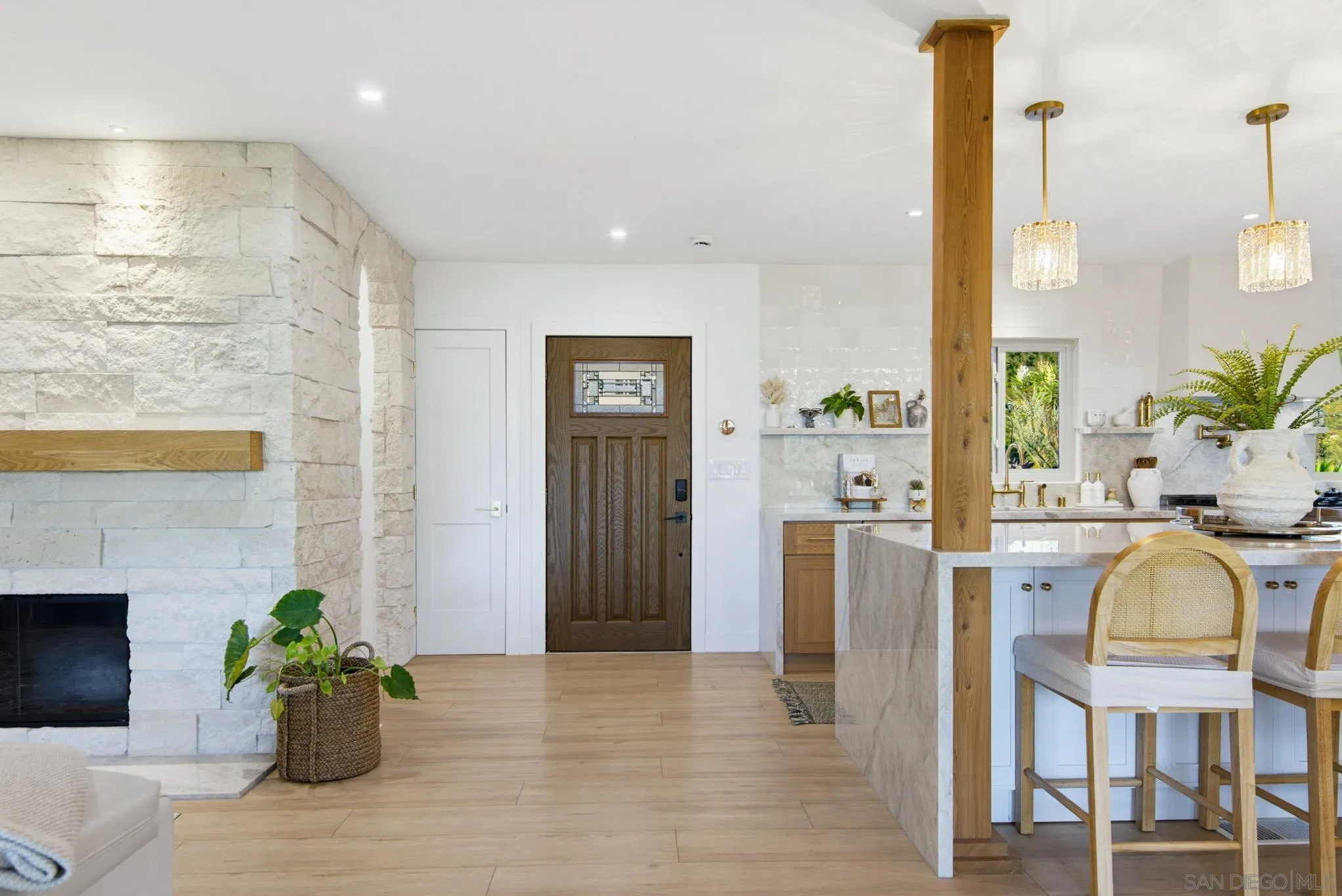 https://cdn.realtyfeed.com/cdn/127/260019875/79a96b48062bc84838785444594aa2a9.webp