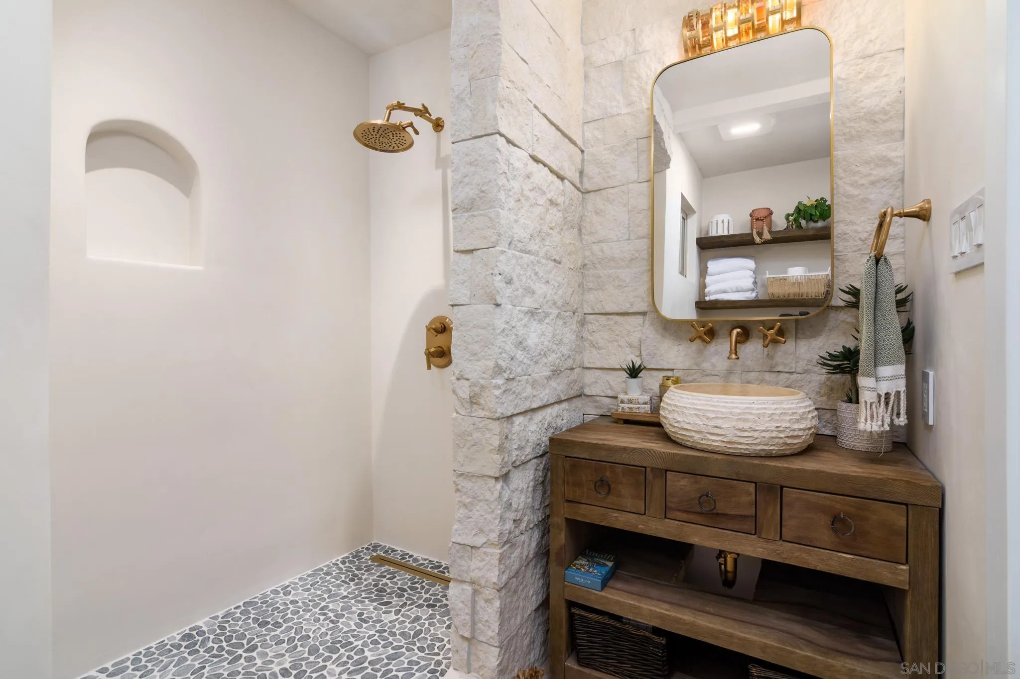 https://cdn.realtyfeed.com/cdn/127/260019875/9d3e22ef4accb7bf76ba4518987b8dae.webp