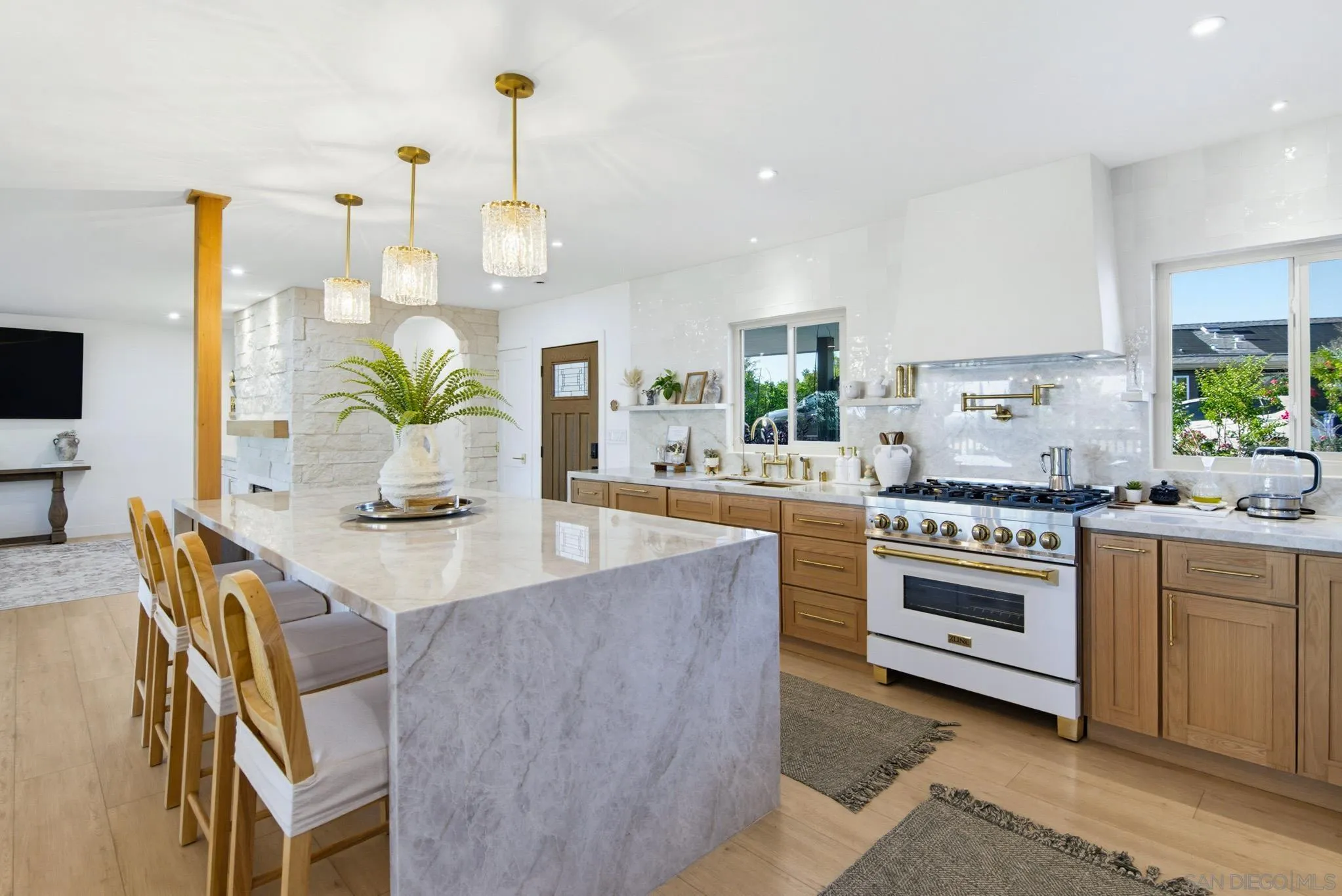 https://cdn.realtyfeed.com/cdn/127/260019875/a34c3d8588a0e284ecacb3fde649bd38.webp