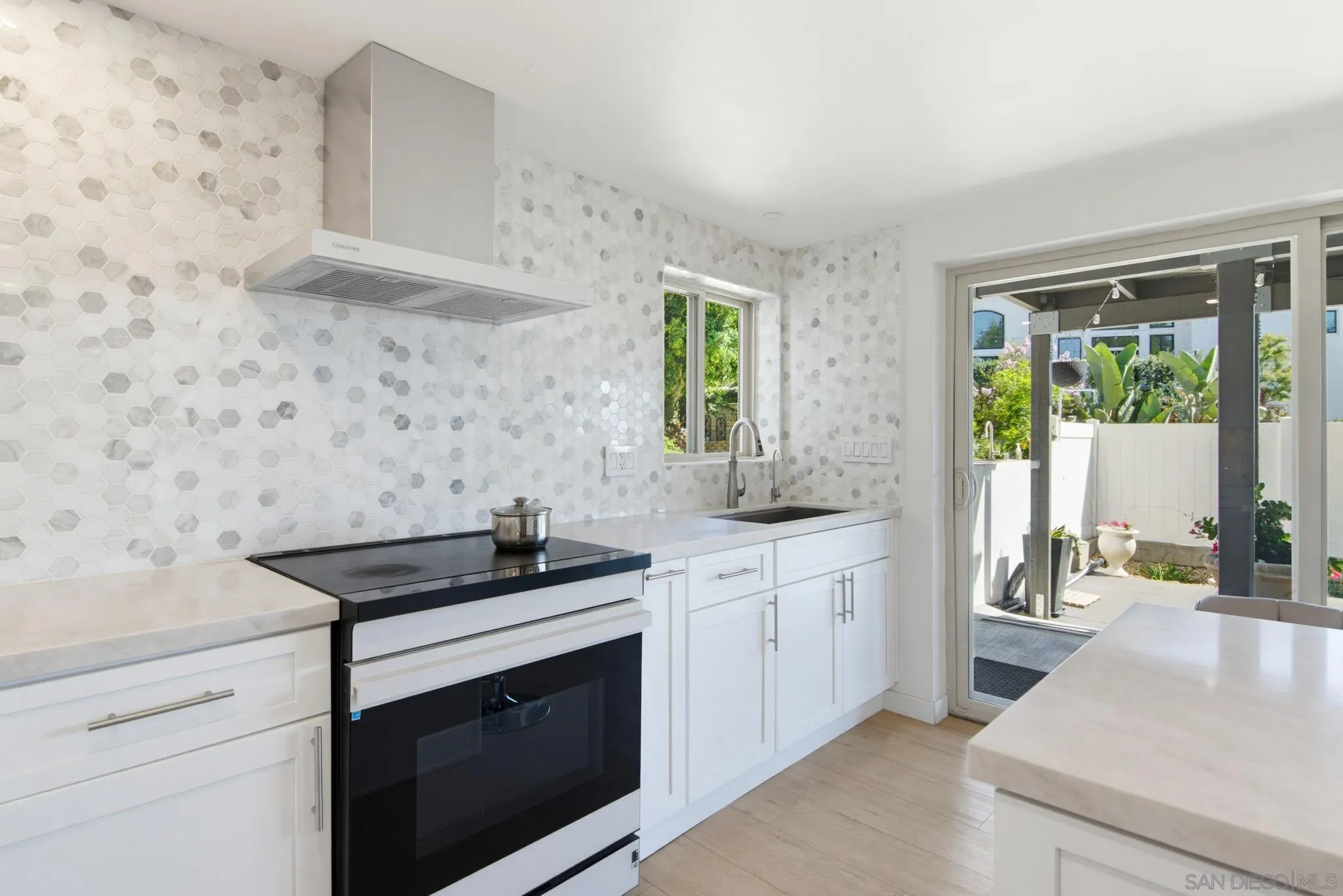 https://cdn.realtyfeed.com/cdn/127/260019875/a3e19e0c0feab928207f505fcf3a717d.webp