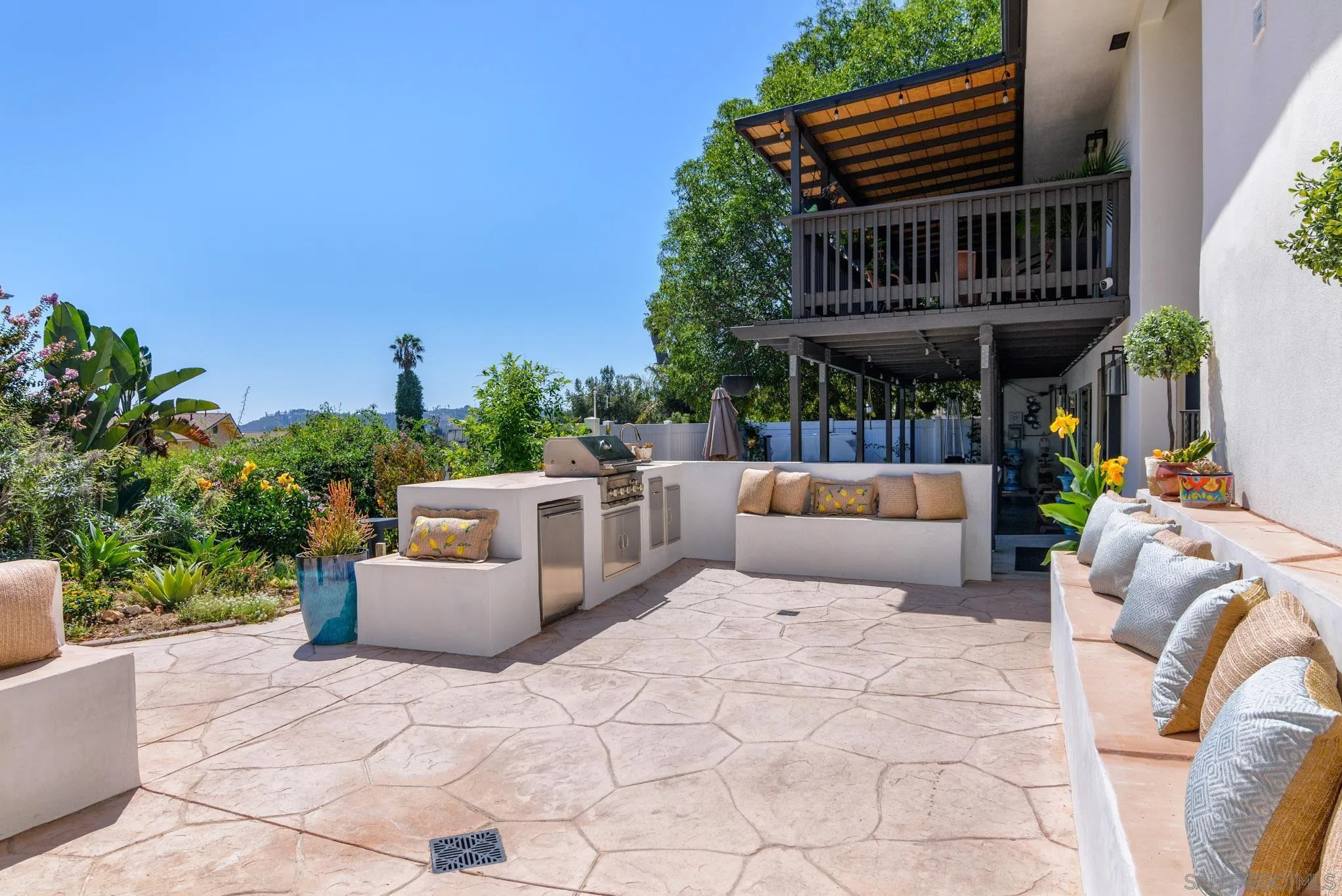 https://cdn.realtyfeed.com/cdn/127/260019875/b26c448b78f22b96ec18639486227a94.webp