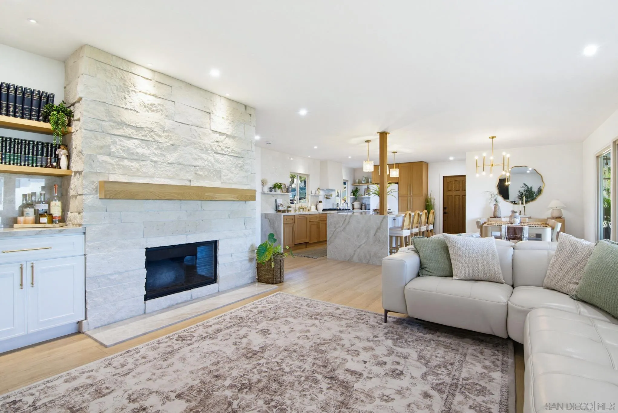 https://cdn.realtyfeed.com/cdn/127/260019875/badc0572009bbfe781de1ae2e56dcb5b.webp