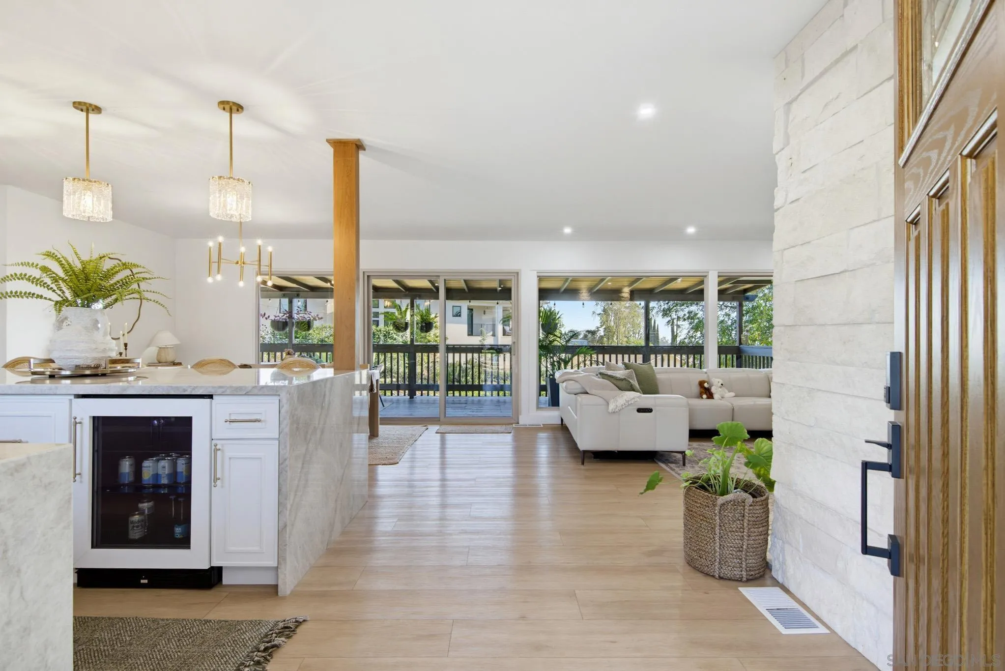 https://cdn.realtyfeed.com/cdn/127/260019875/c77010957cb7dd94ac94f49cc3524b48.webp