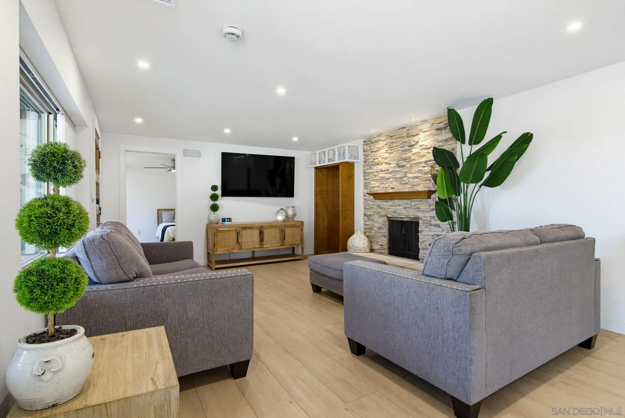 https://cdn.realtyfeed.com/cdn/127/260019875/de3e96c59078b30647f1da868899e7c7.webp