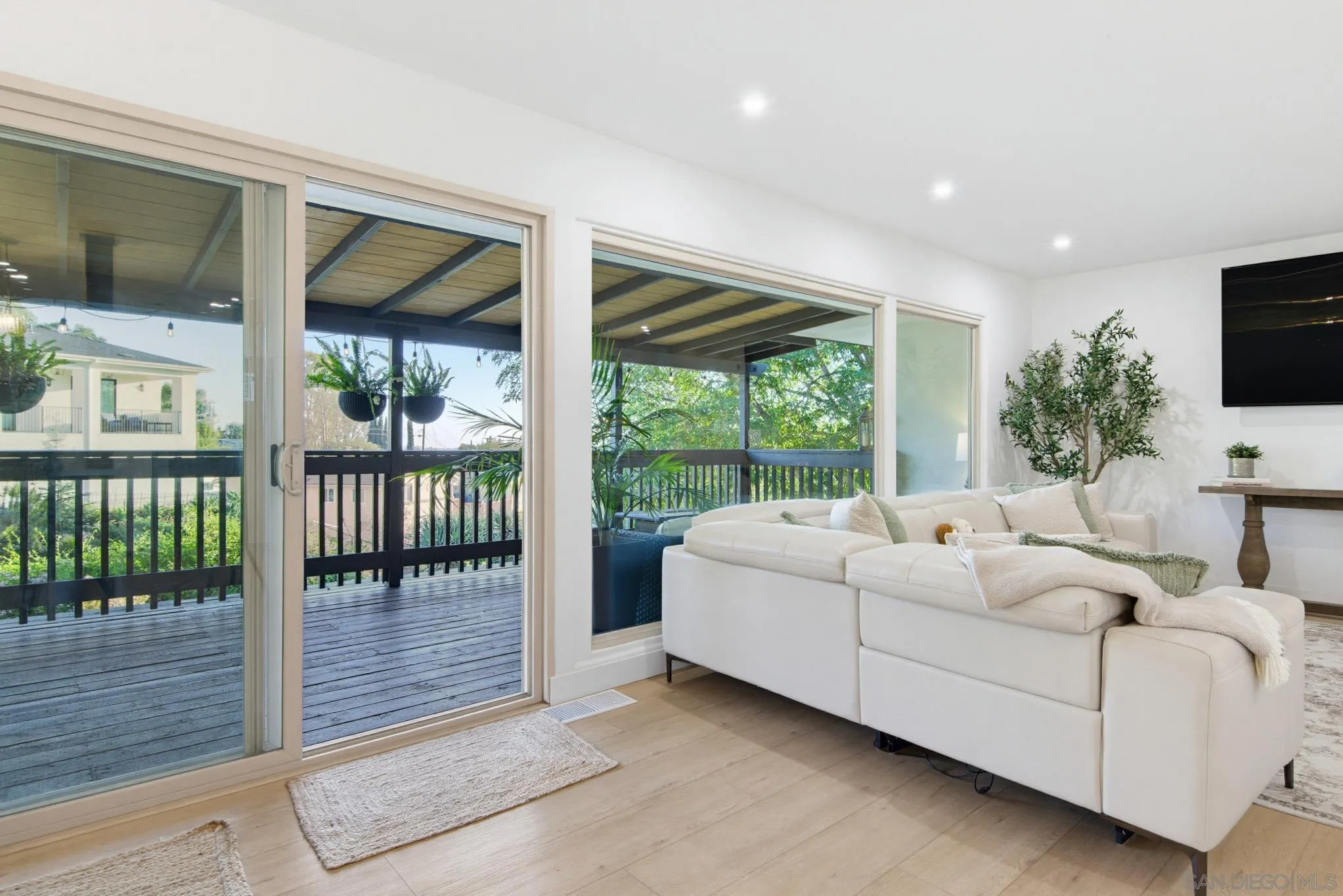 https://cdn.realtyfeed.com/cdn/127/260019875/e0a619048181e518e5aa2230d8f81a59.webp