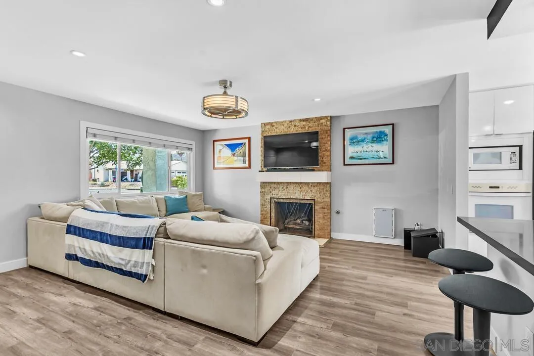 https://cdn.realtyfeed.com/cdn/127/260019876/c811e5a2582749f26129adb71b0a6bb5.webp