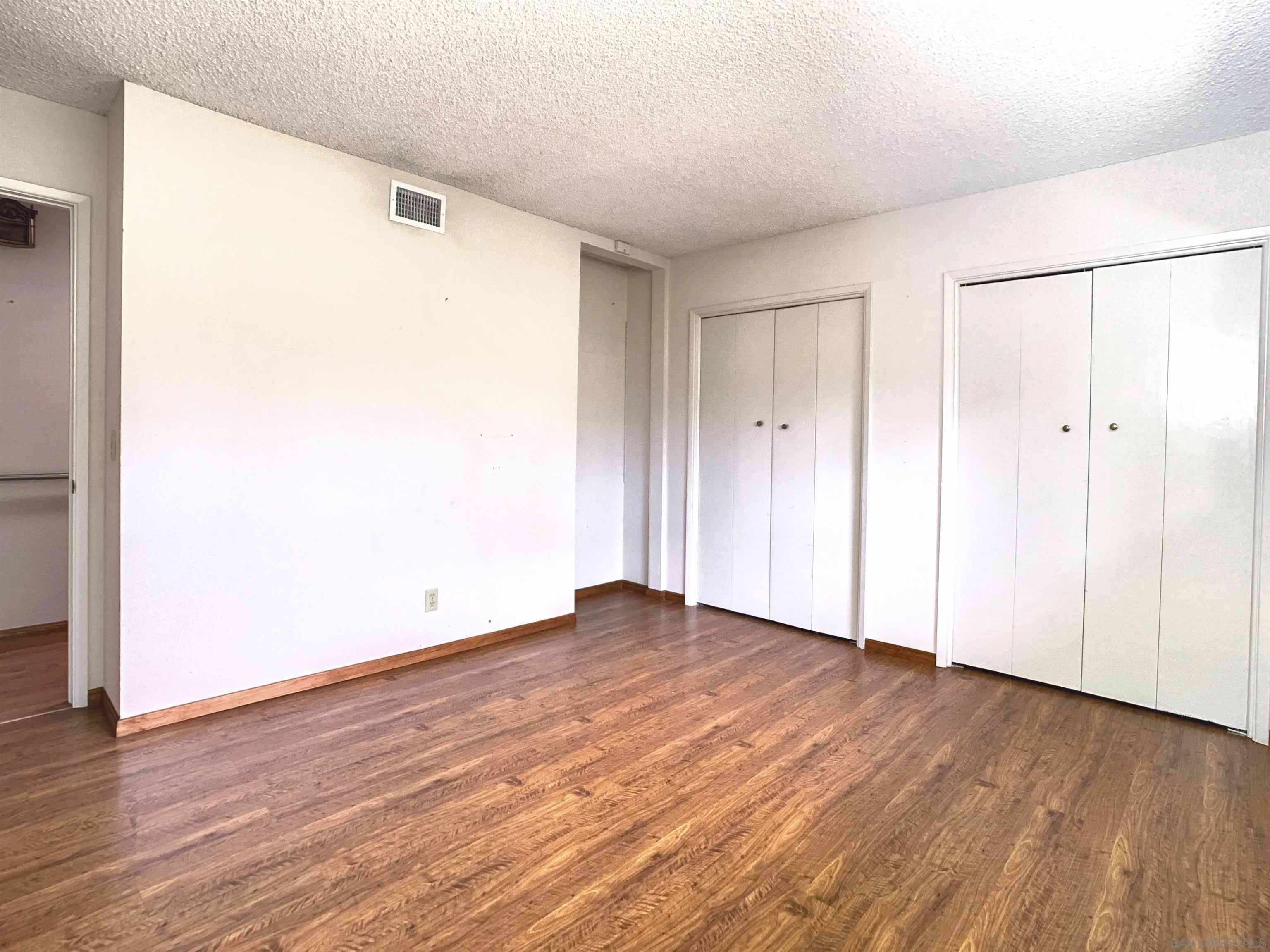 https://cdn.realtyfeed.com/cdn/127/260019881/181b8172c871057bf53e4b9cb36b5b1c.webp