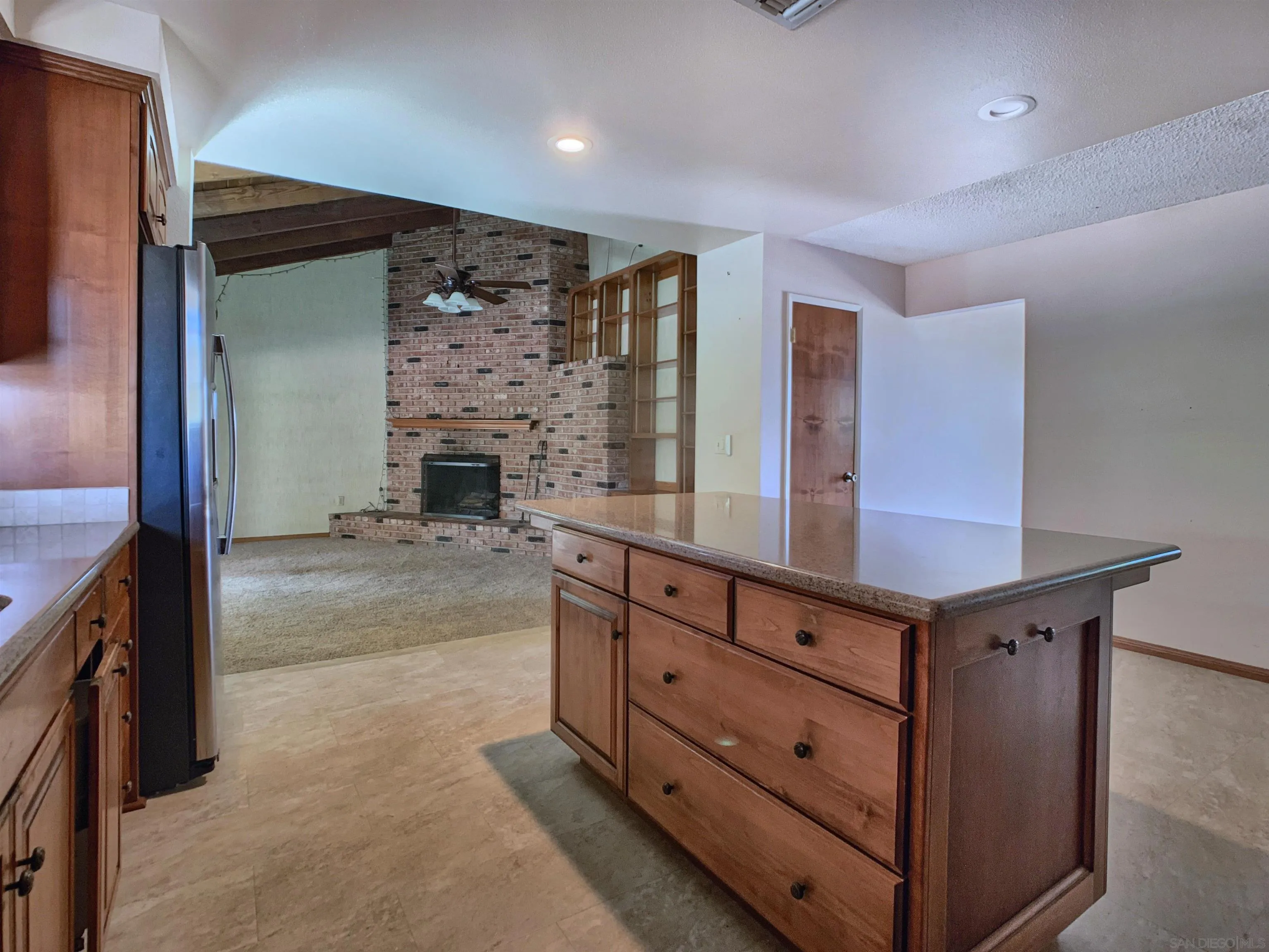 https://cdn.realtyfeed.com/cdn/127/260019881/32cc14f55aeee261535fec978abbfccb.webp