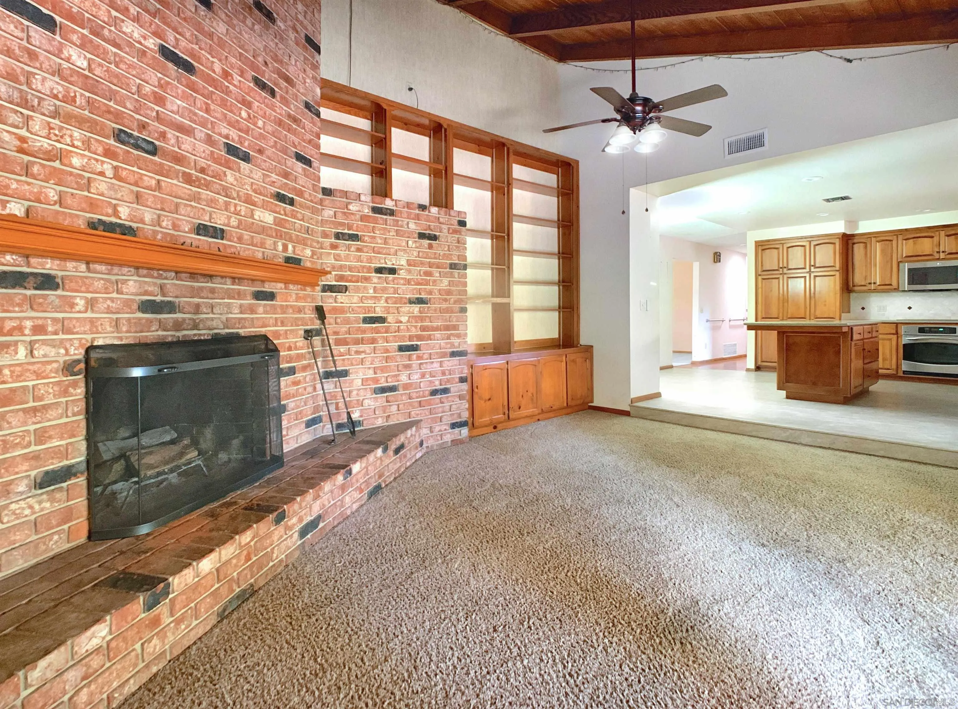 https://cdn.realtyfeed.com/cdn/127/260019881/42f74e421af59b31c5495862147fe40f.webp