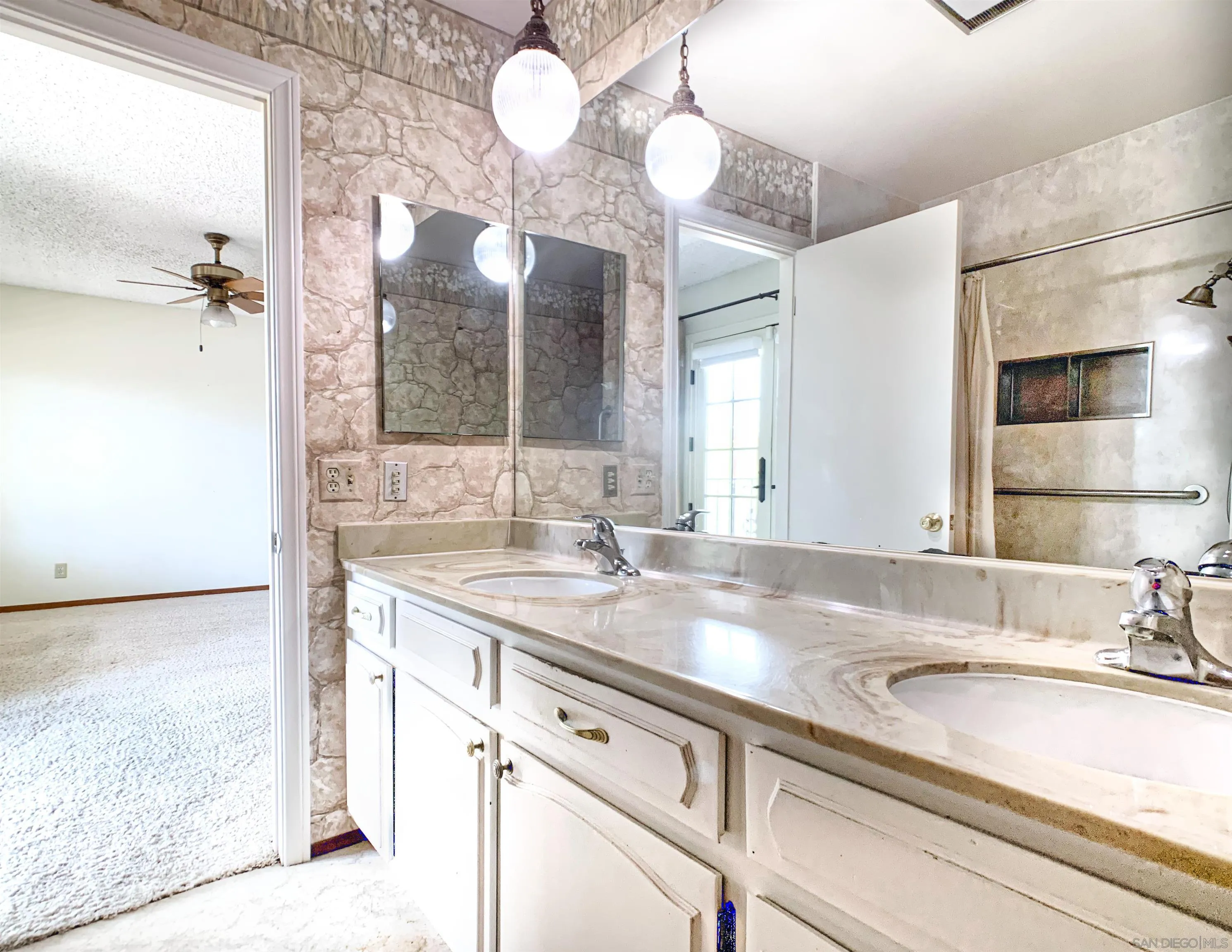 https://cdn.realtyfeed.com/cdn/127/260019881/a36ba64ffd50f32dcf679ecd434c5447.webp