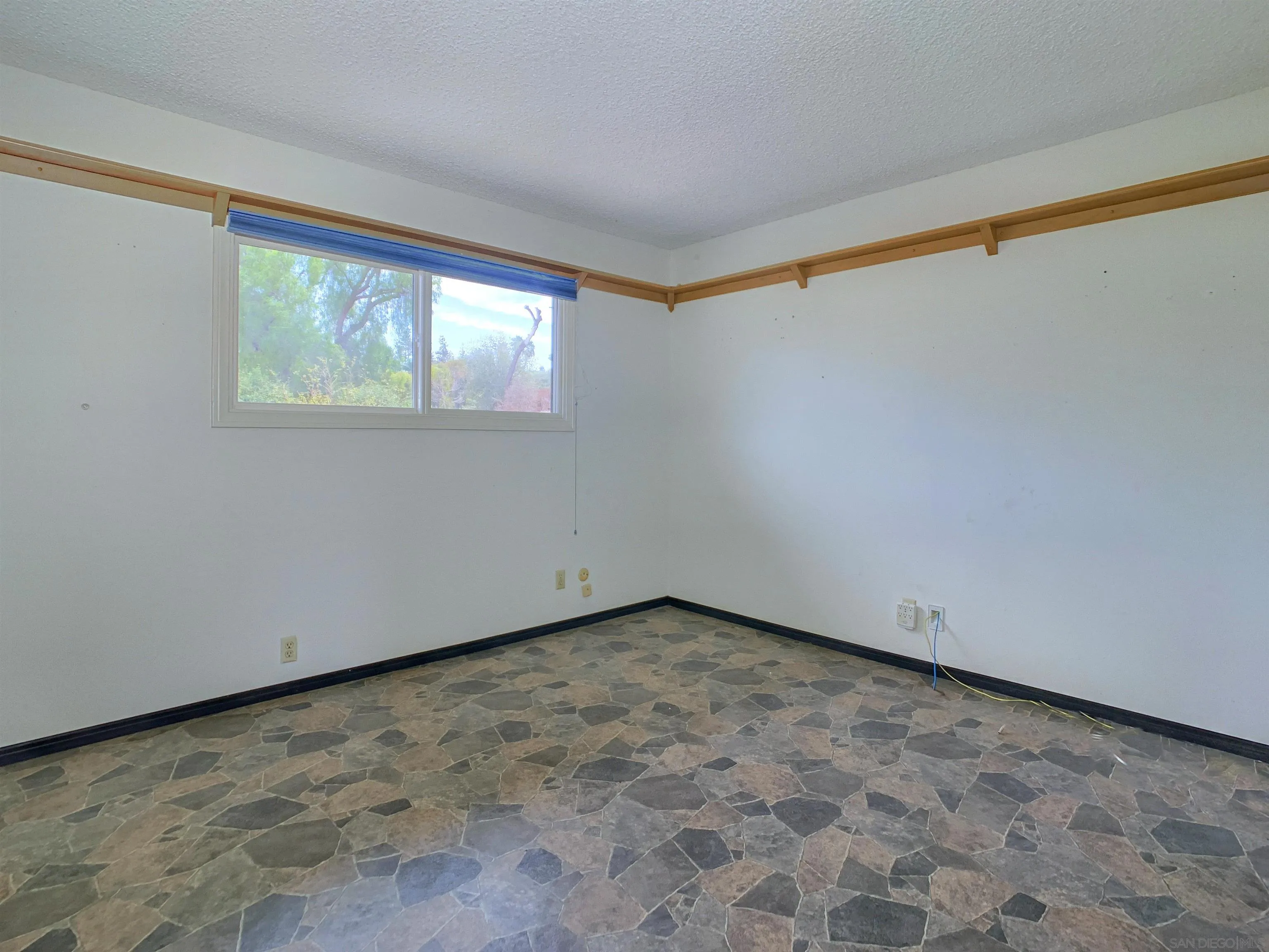 https://cdn.realtyfeed.com/cdn/127/260019881/c7c517a909572f1696a22c9a514ea4c8.webp