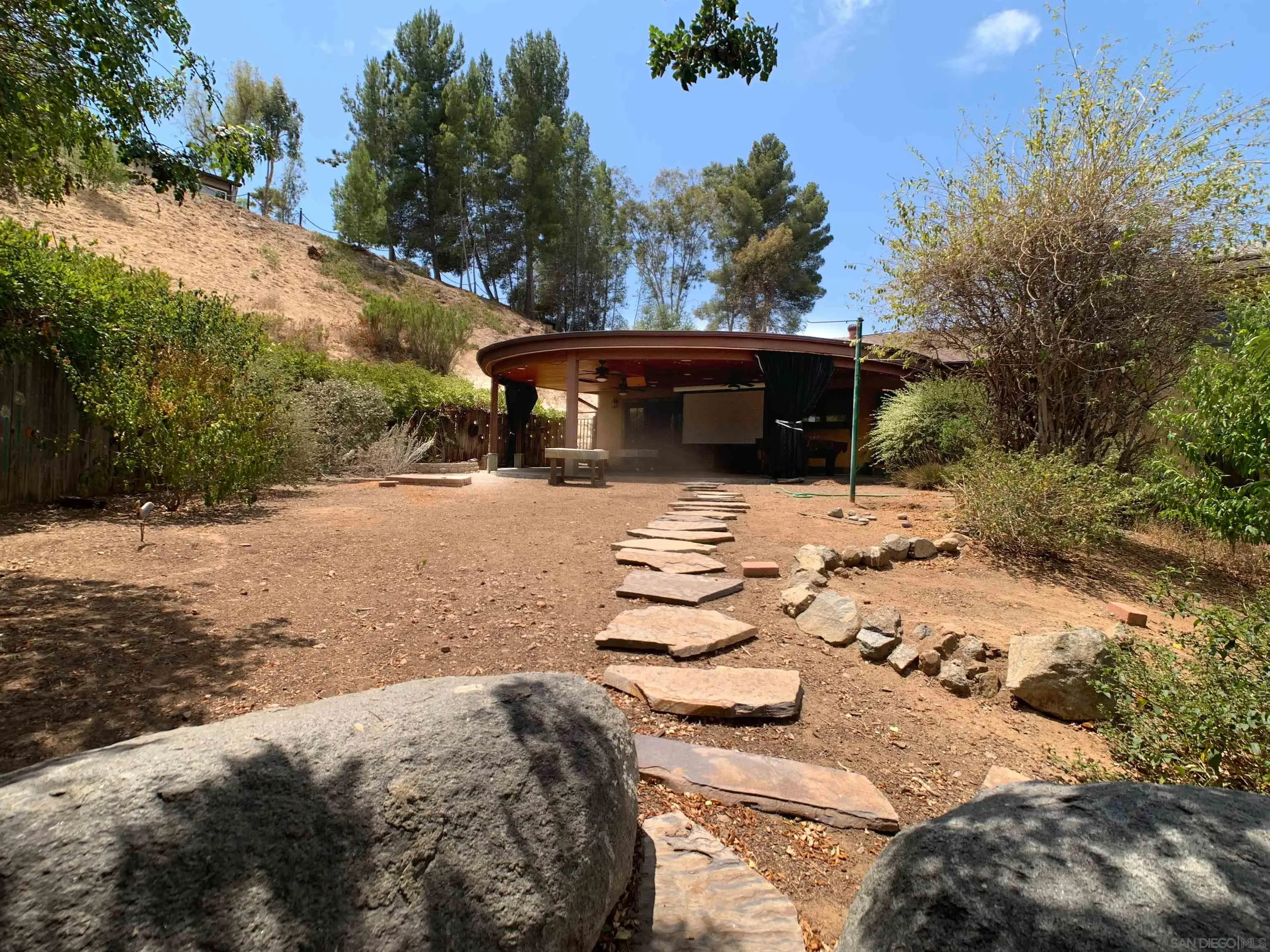 https://cdn.realtyfeed.com/cdn/127/260019881/e34f184ea24824ec70c223b6e14dcc6e.webp
