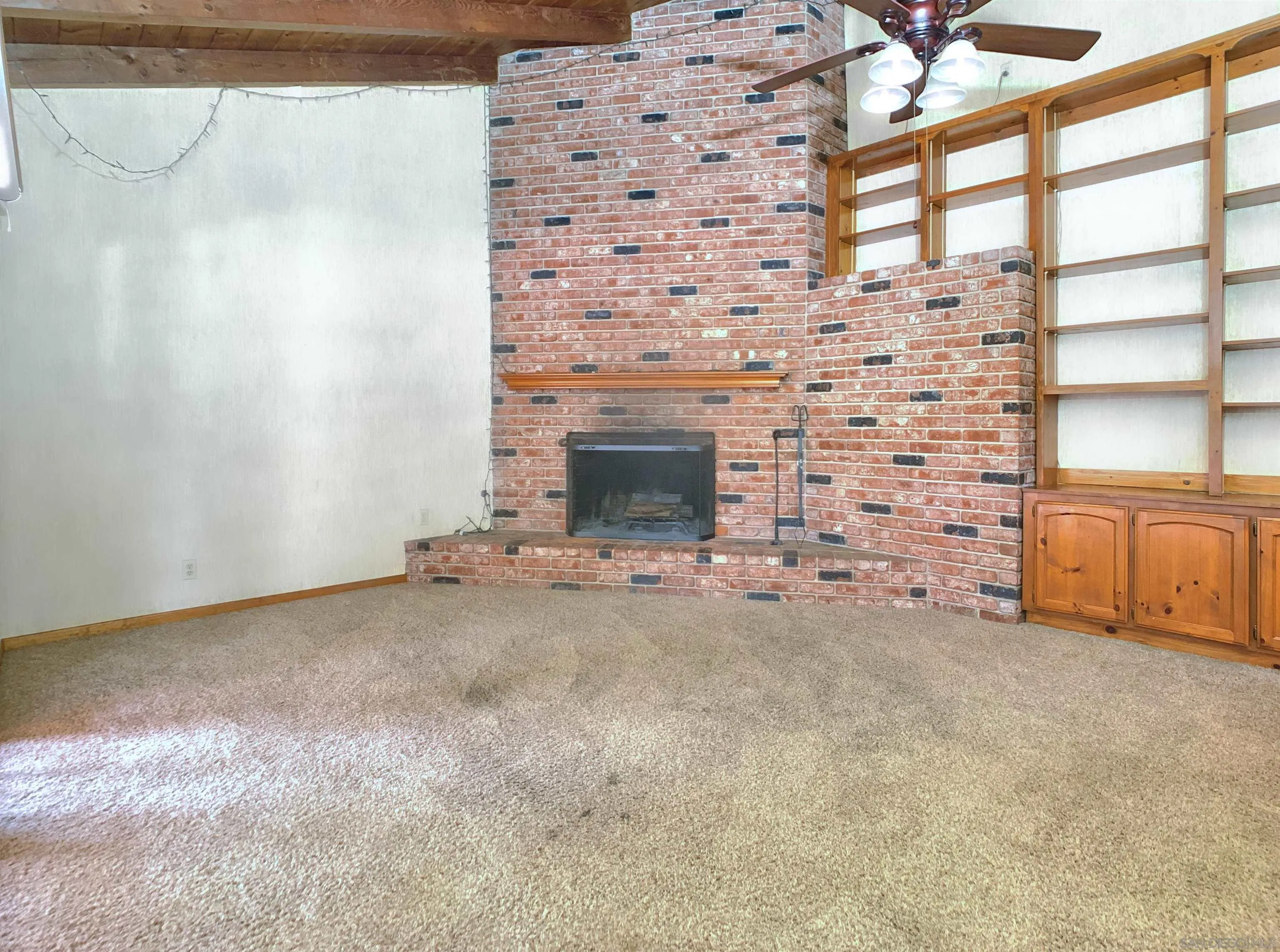 https://cdn.realtyfeed.com/cdn/127/260019881/f2b998f5d9368567f9e8fa83a738c47c.webp