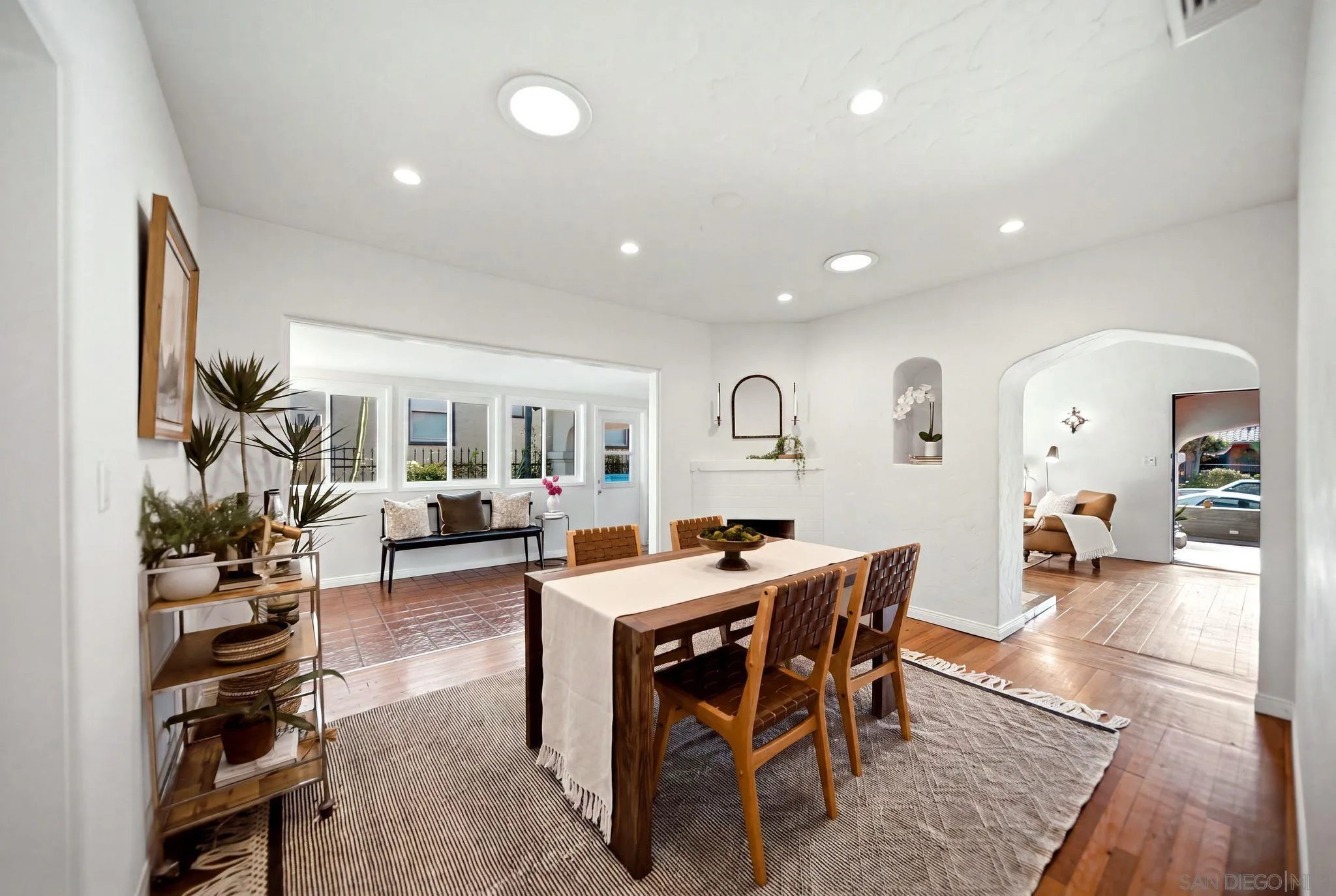 https://cdn.realtyfeed.com/cdn/127/260019885/59dcad76409e74db78b53818b0018b41.webp