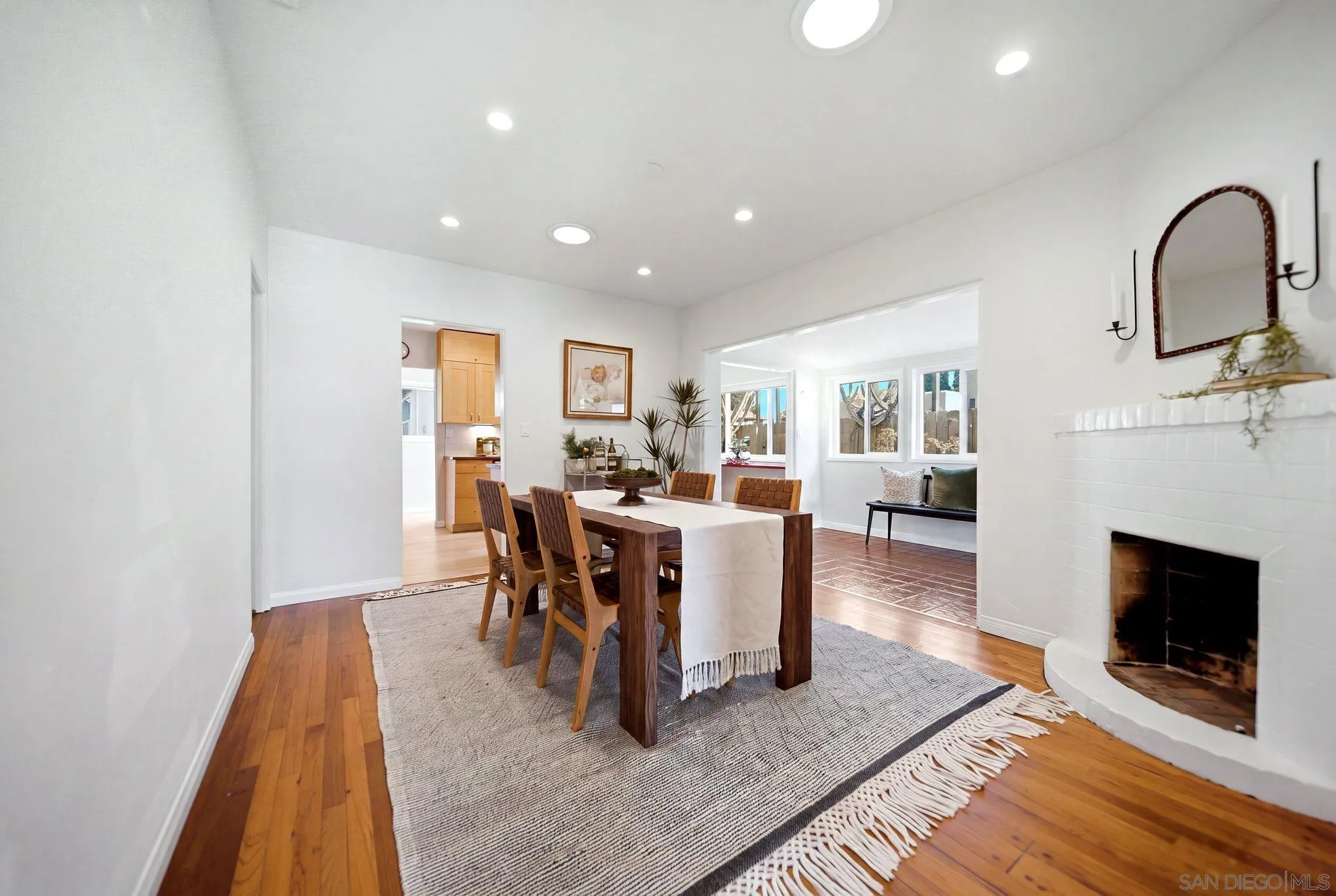 https://cdn.realtyfeed.com/cdn/127/260019885/9189ef65bc4e95986d688e611112f26e.webp