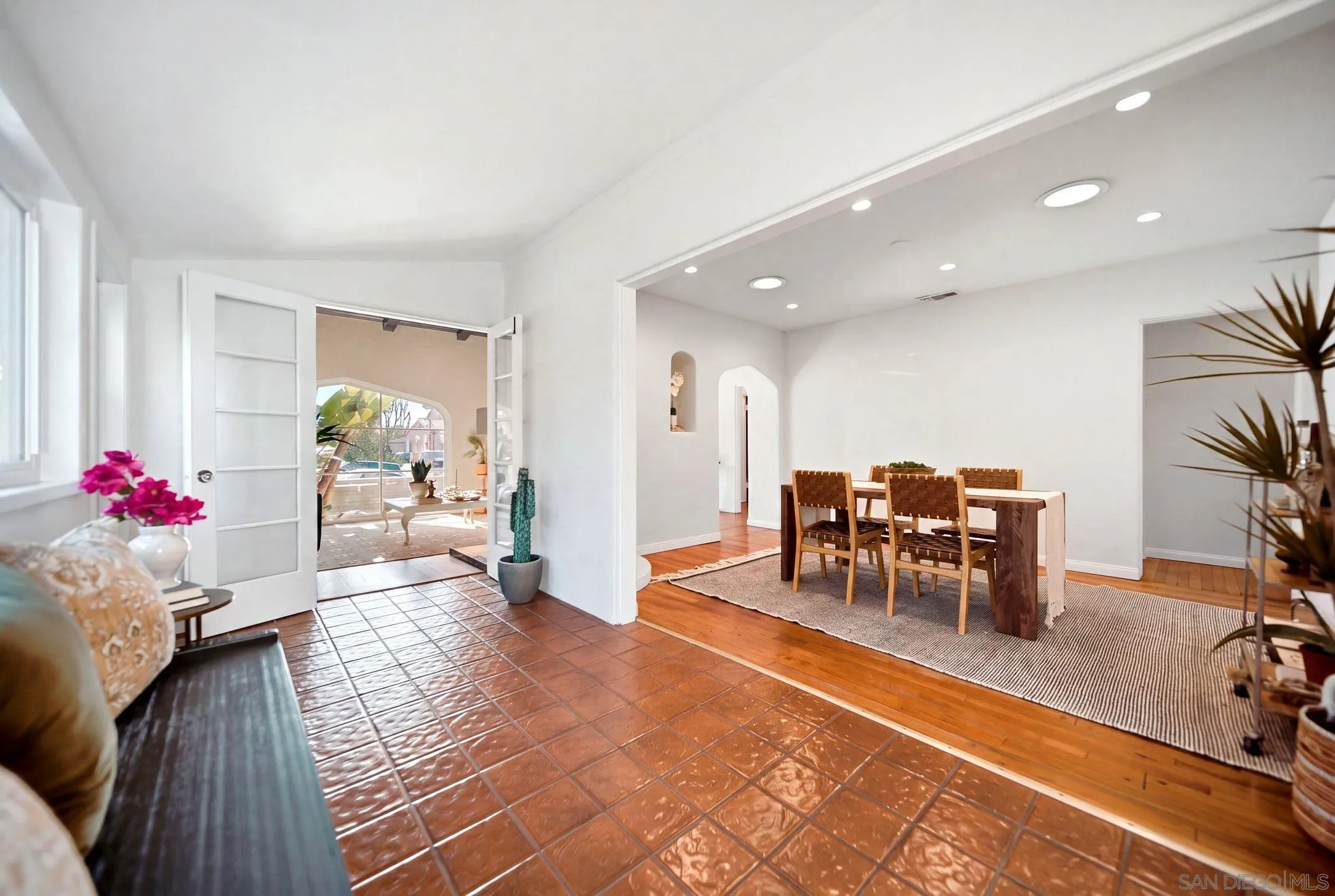 https://cdn.realtyfeed.com/cdn/127/260019885/a876b373956dd2ffb8a1e4e6f969c8e0.webp