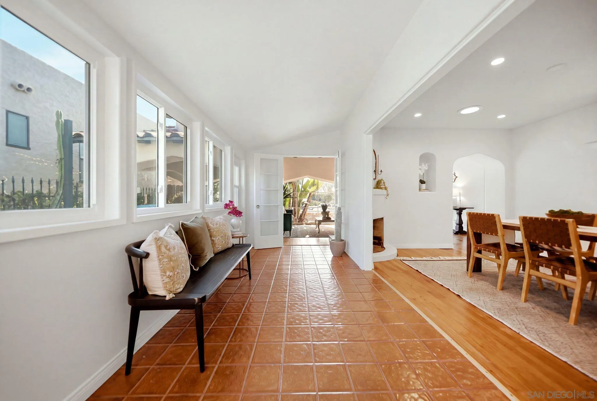 https://cdn.realtyfeed.com/cdn/127/260019885/e2b5a002f47658c013de2166fff93890.webp