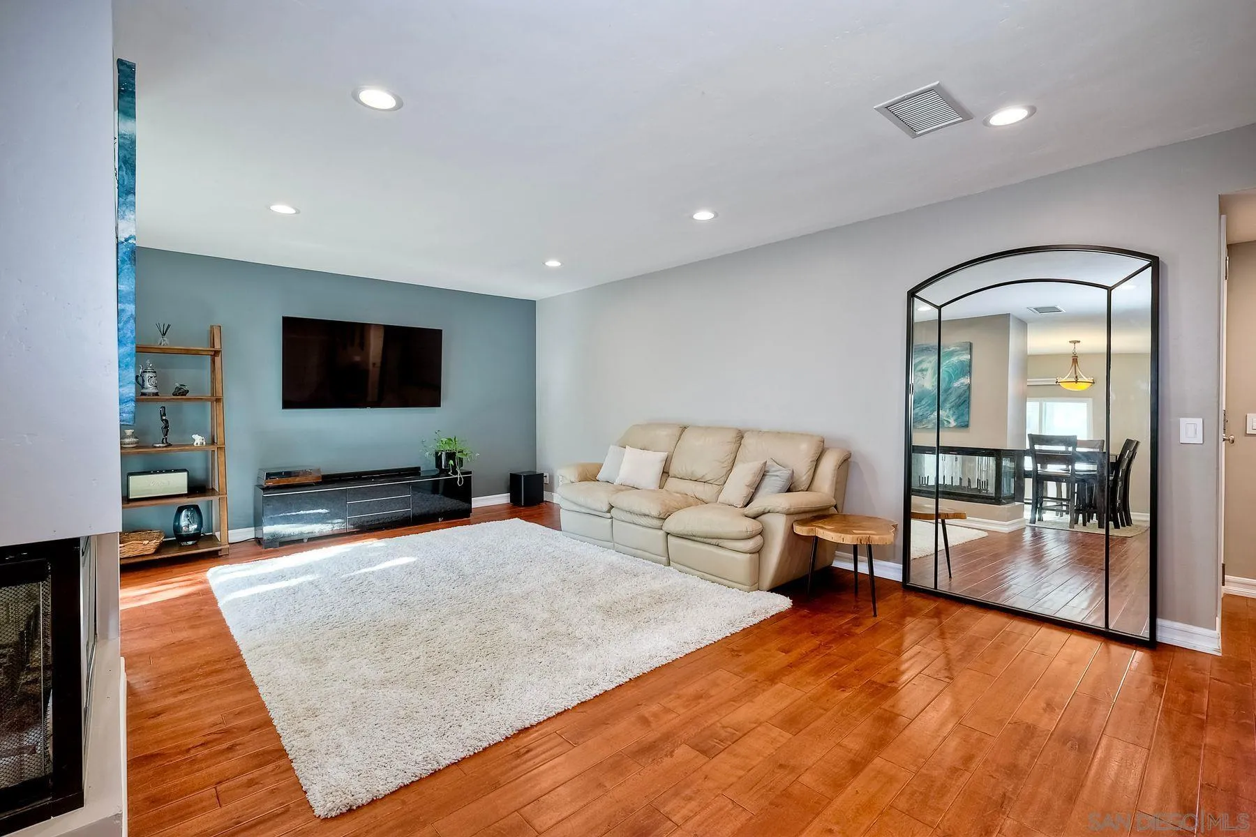 https://cdn.realtyfeed.com/cdn/127/260019890/d68c6f4b39f022e1ee381c86e87666b3.webp