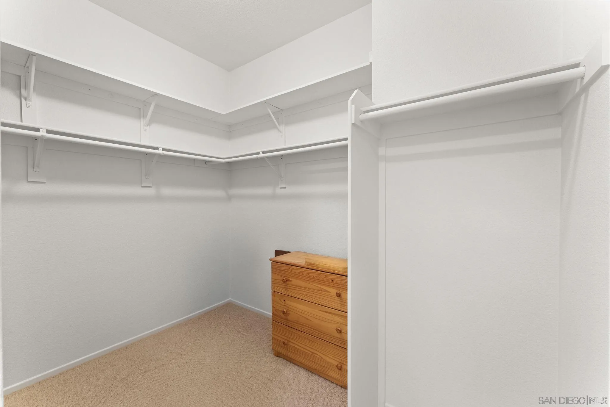 https://cdn.realtyfeed.com/cdn/127/260019891/208844ebe6768922ba8aea360346f308.webp