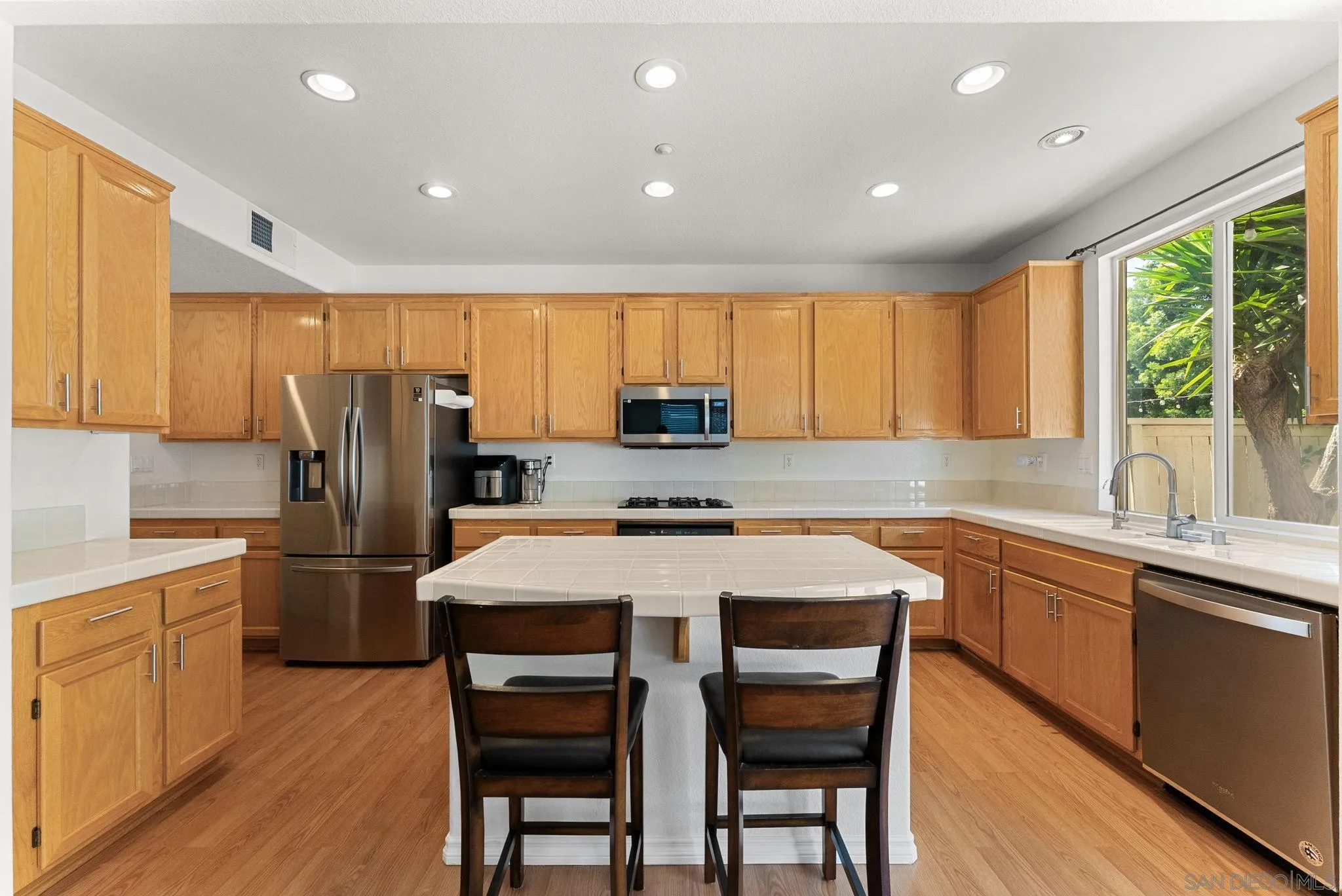 https://cdn.realtyfeed.com/cdn/127/260019891/30490932f969adb9a47b948eabefac86.webp
