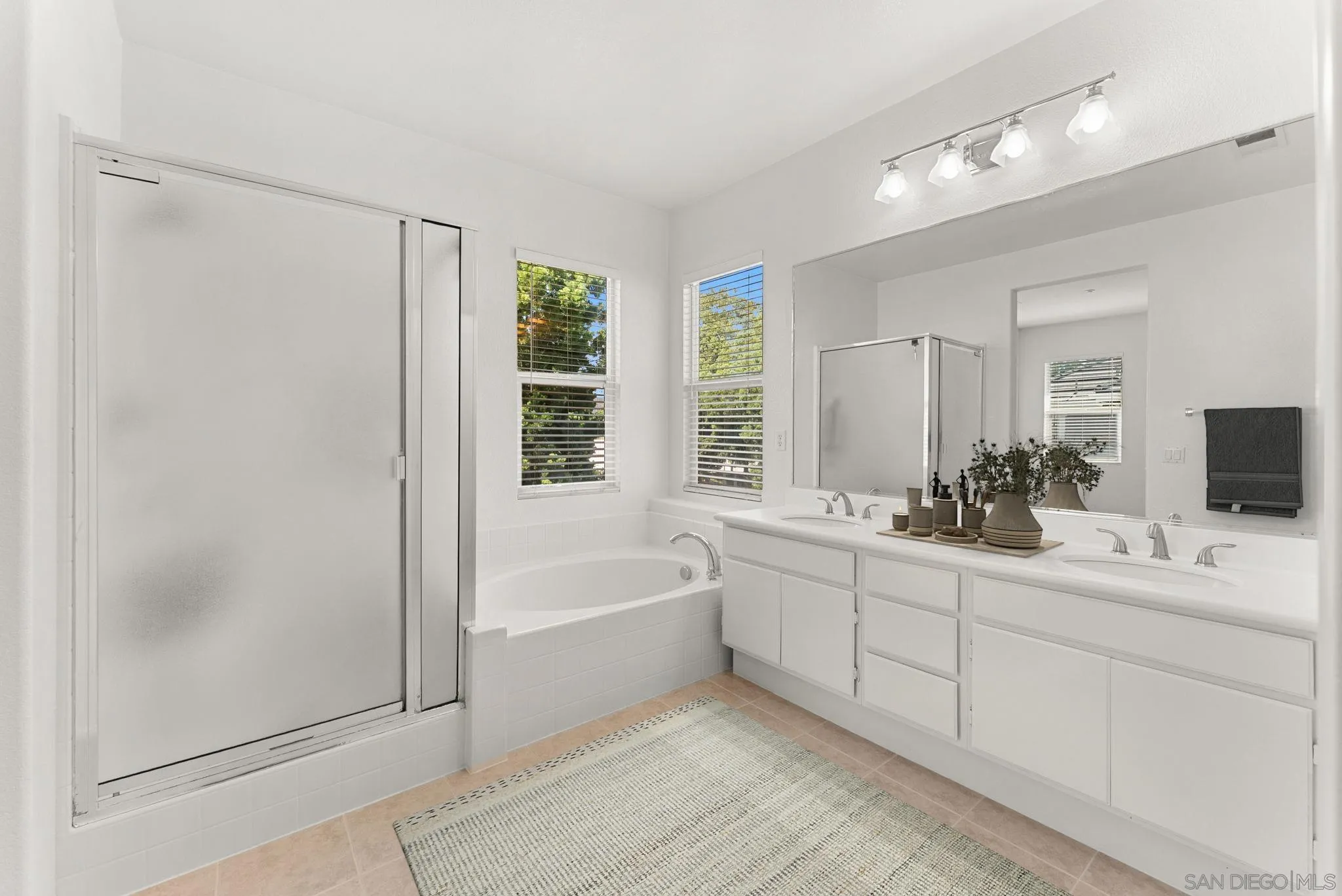 https://cdn.realtyfeed.com/cdn/127/260019891/4f04238268c39e6f8d251cca3fdb1e4c.webp
