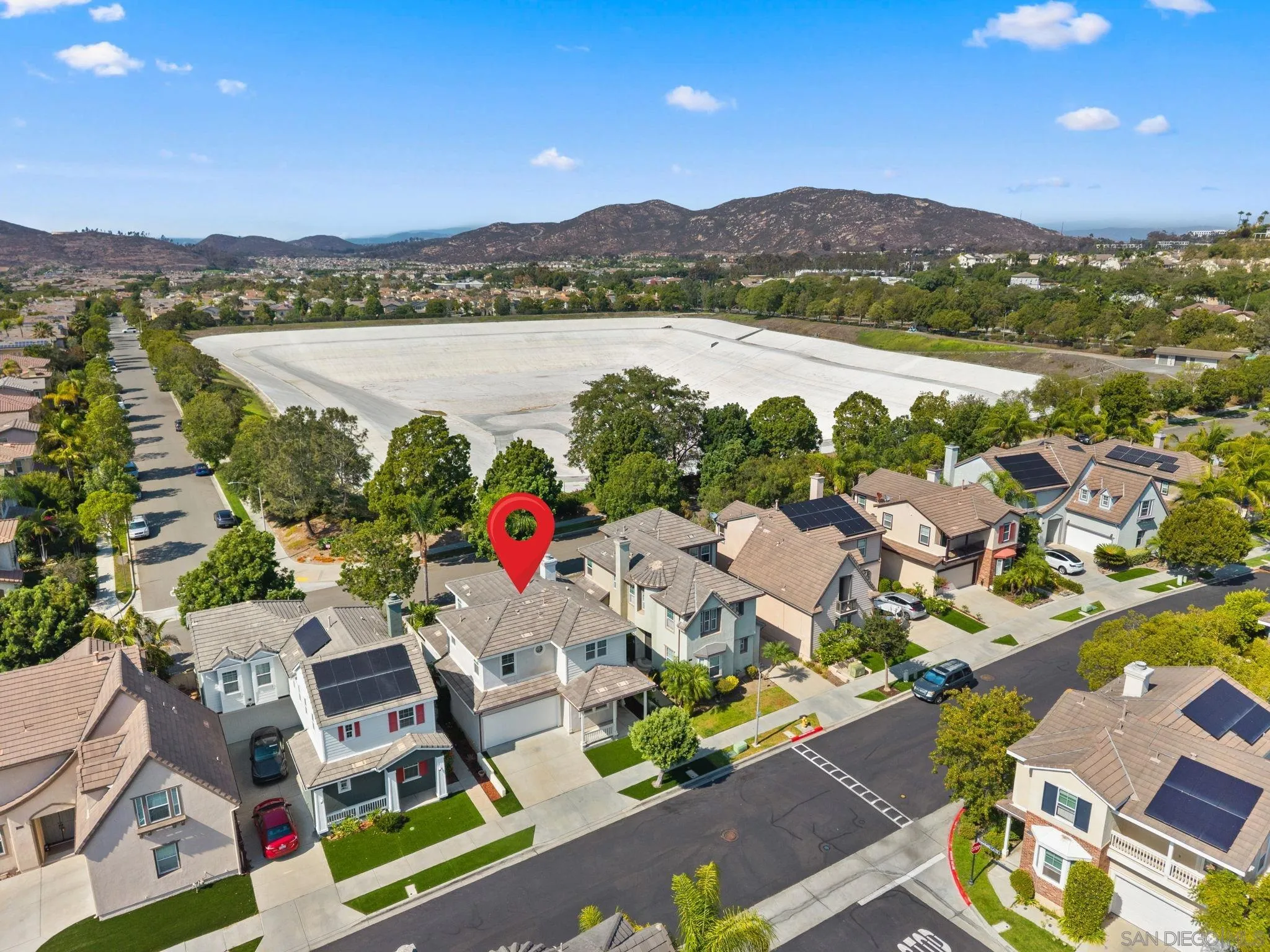 https://cdn.realtyfeed.com/cdn/127/260019891/85911e68f3384f6ff064d5ee82a7f63e.webp