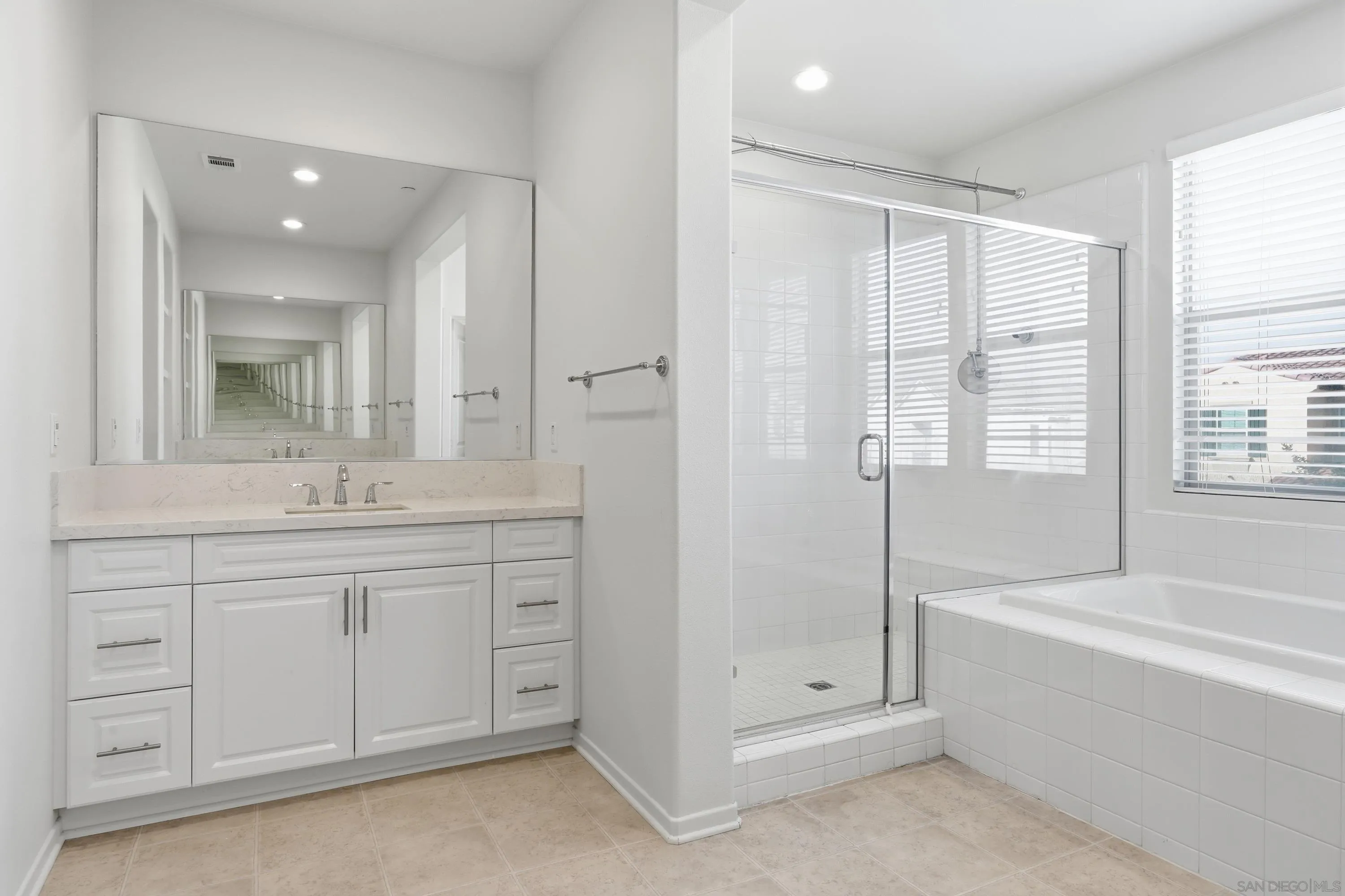 https://cdn.realtyfeed.com/cdn/127/260019894/51a2f29a3db9439e23337b692adb892a.webp