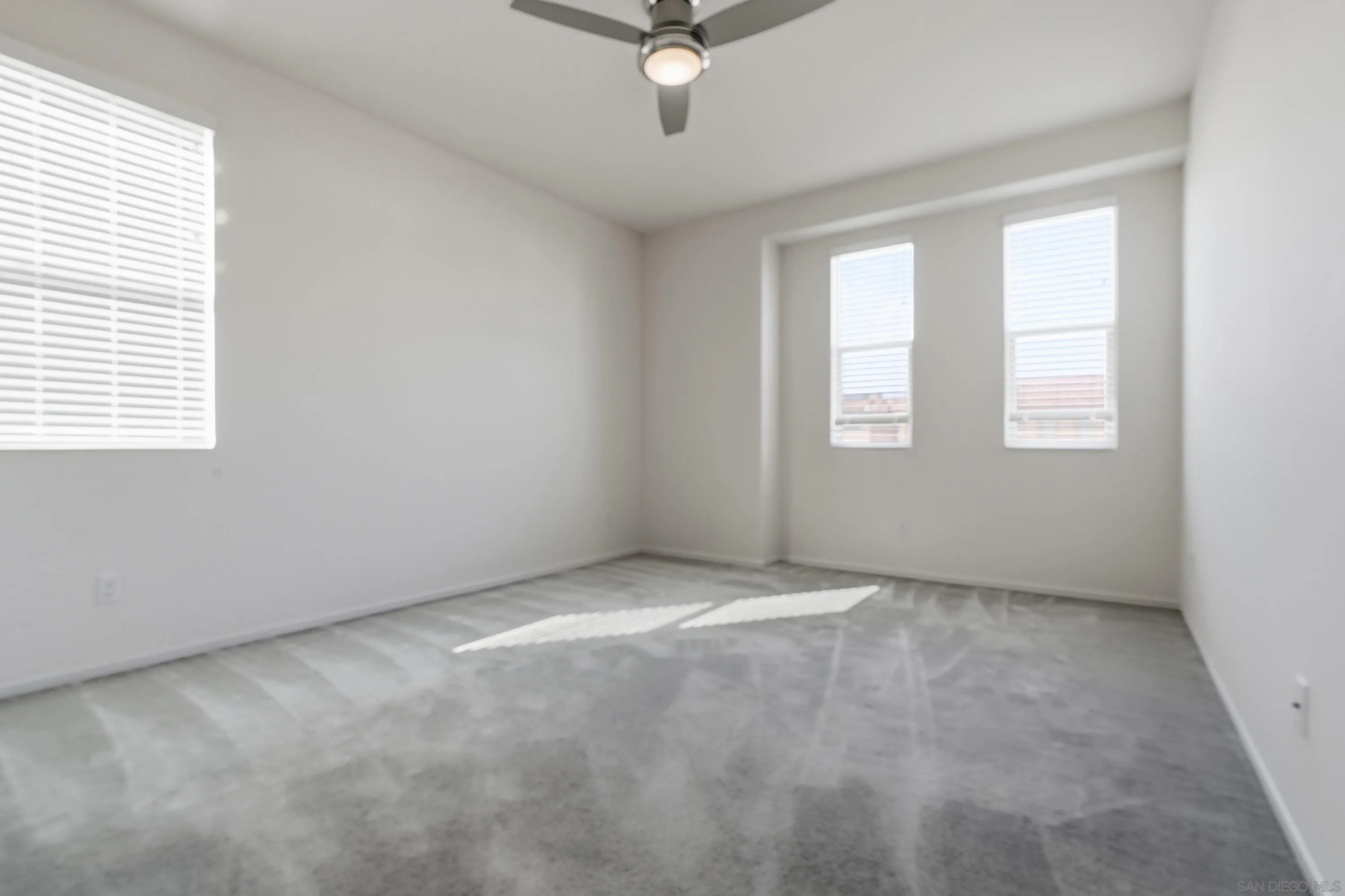 https://cdn.realtyfeed.com/cdn/127/260019894/e4f29e7e9a2604266131a002e36eb627.webp