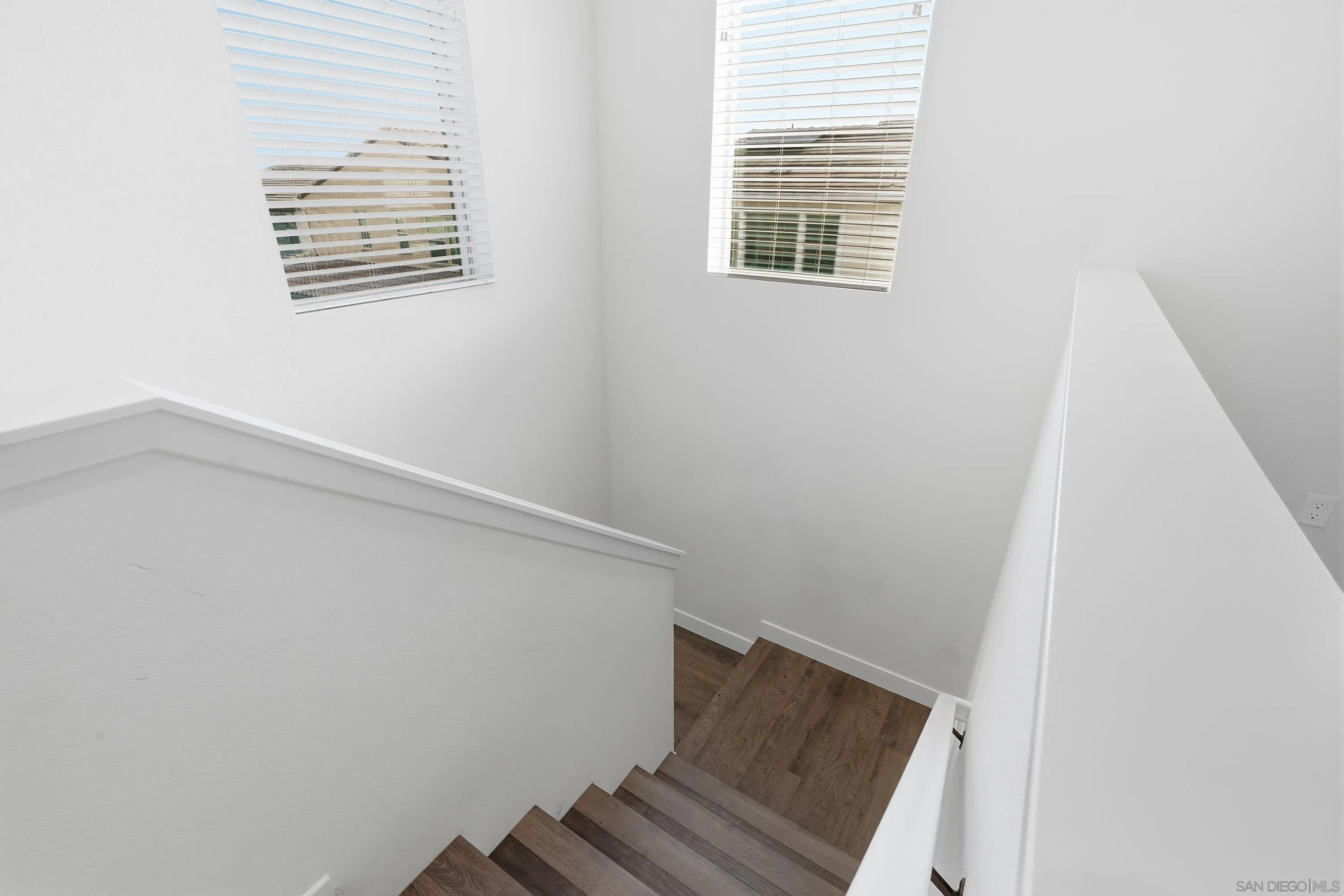 https://cdn.realtyfeed.com/cdn/127/260019894/f496847c162d072dc8cc2e5ffaf5865b.webp