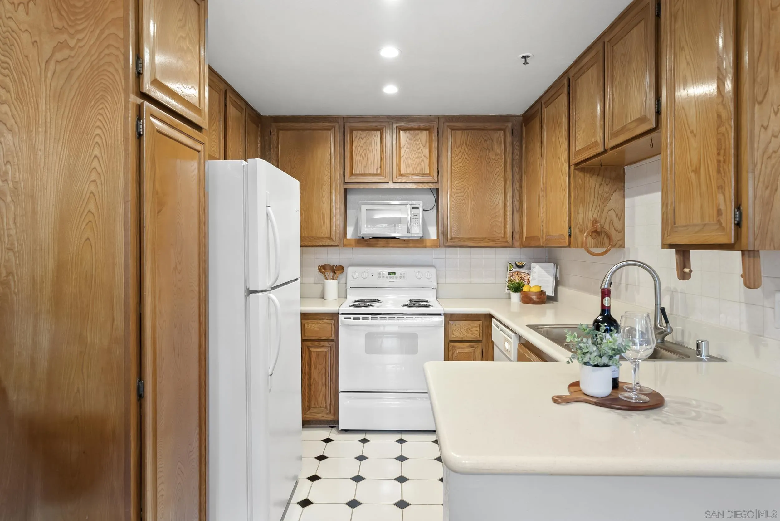 Photo #12: 260019896 Listing: Photo #12