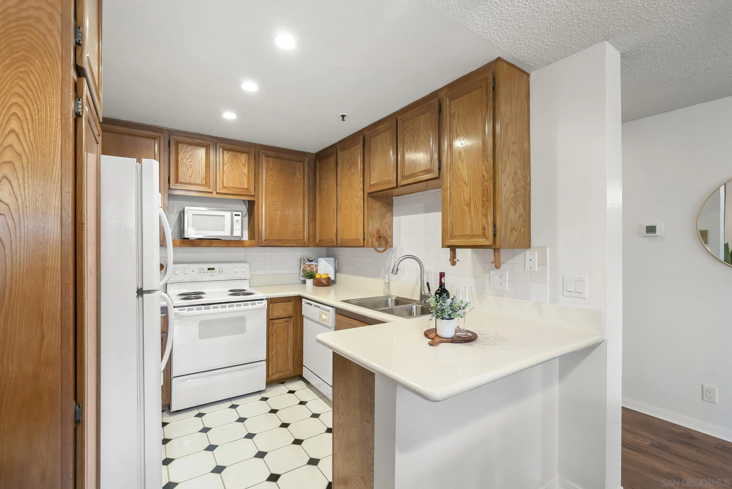 Photo #10: 260019896 Listing: Photo #10