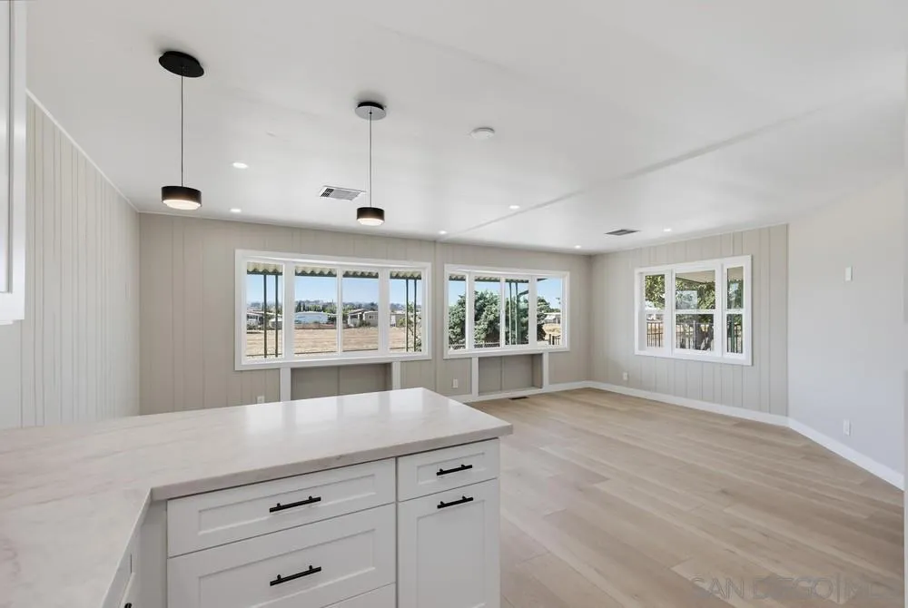 https://cdn.realtyfeed.com/cdn/127/260019897/7dcee87dc93a0f4ad62cd5927269b9f7.webp