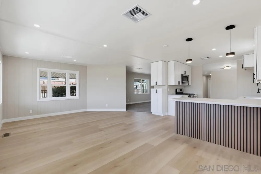 https://cdn.realtyfeed.com/cdn/127/260019897/7f279eba0e2b69a9c2d50f5f4bce4b7b.webp
