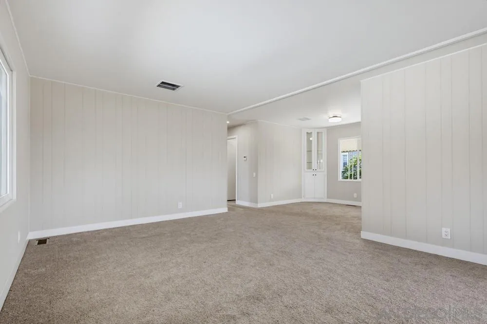 https://cdn.realtyfeed.com/cdn/127/260019897/9617da4ba80ee21a3af033815021ce24.webp