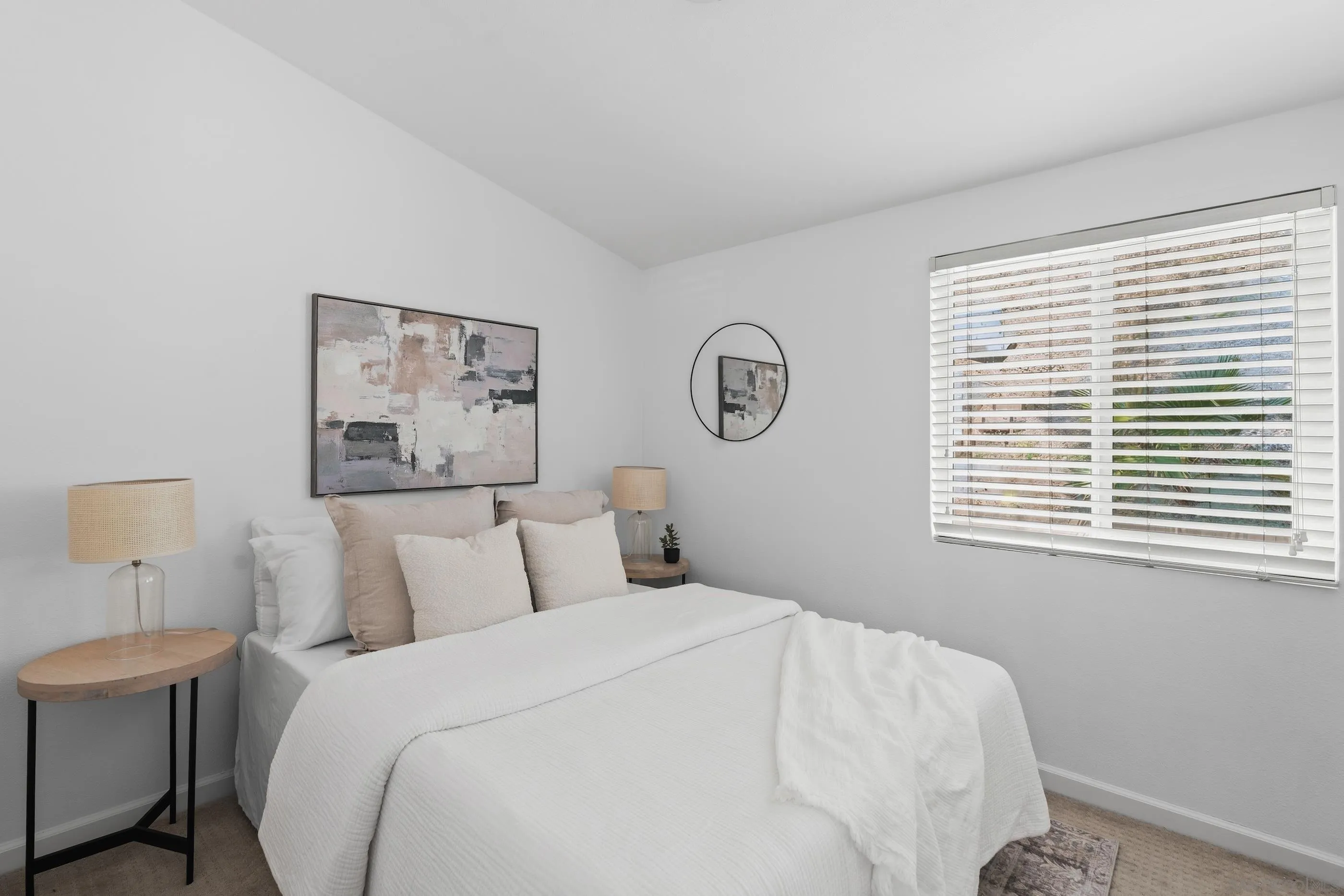 https://cdn.realtyfeed.com/cdn/127/260019900/09c23304f0b5f46786a4636e95766adb.webp