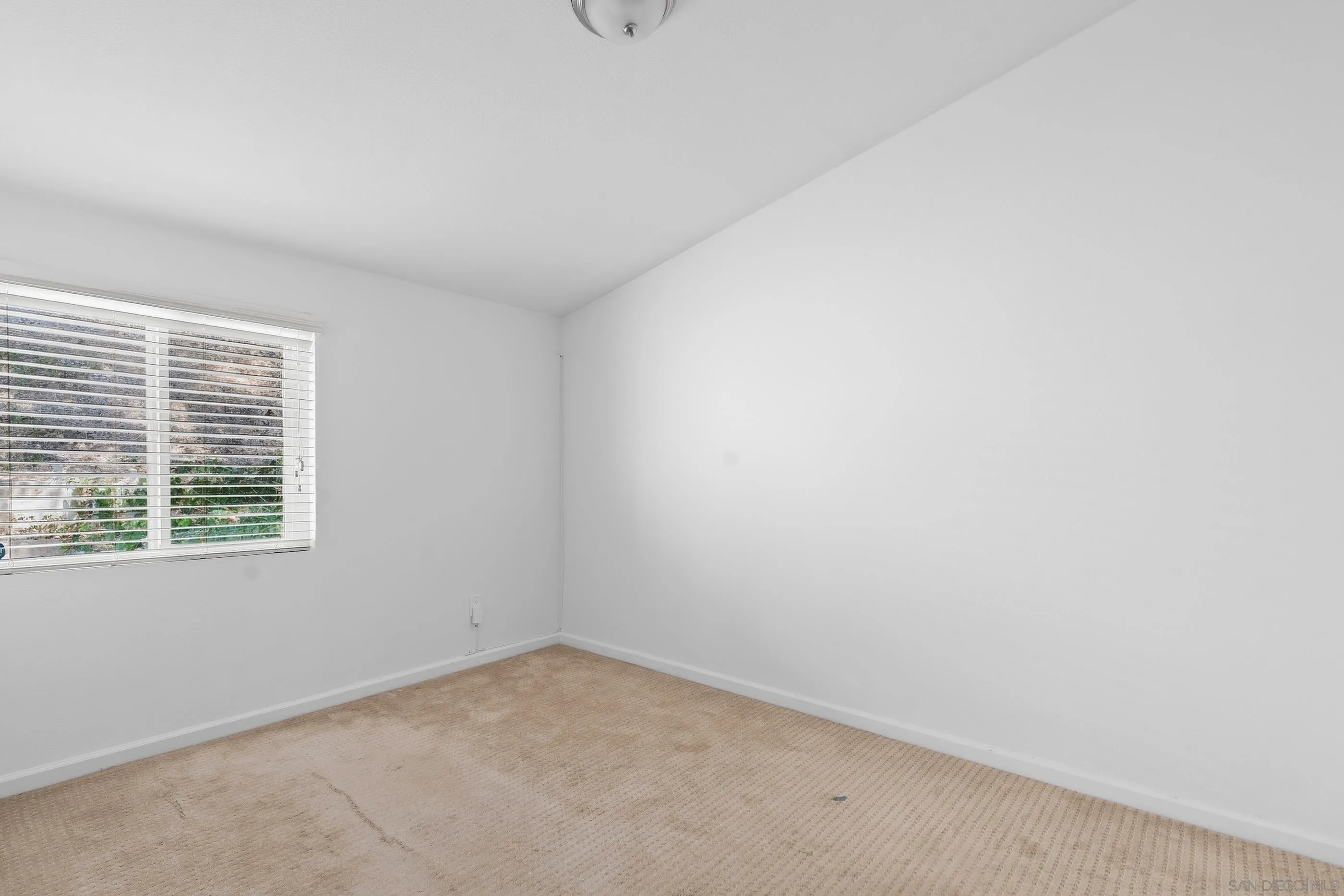 https://cdn.realtyfeed.com/cdn/127/260019900/3012f64bd704e548bcbf61ada0accc82.webp