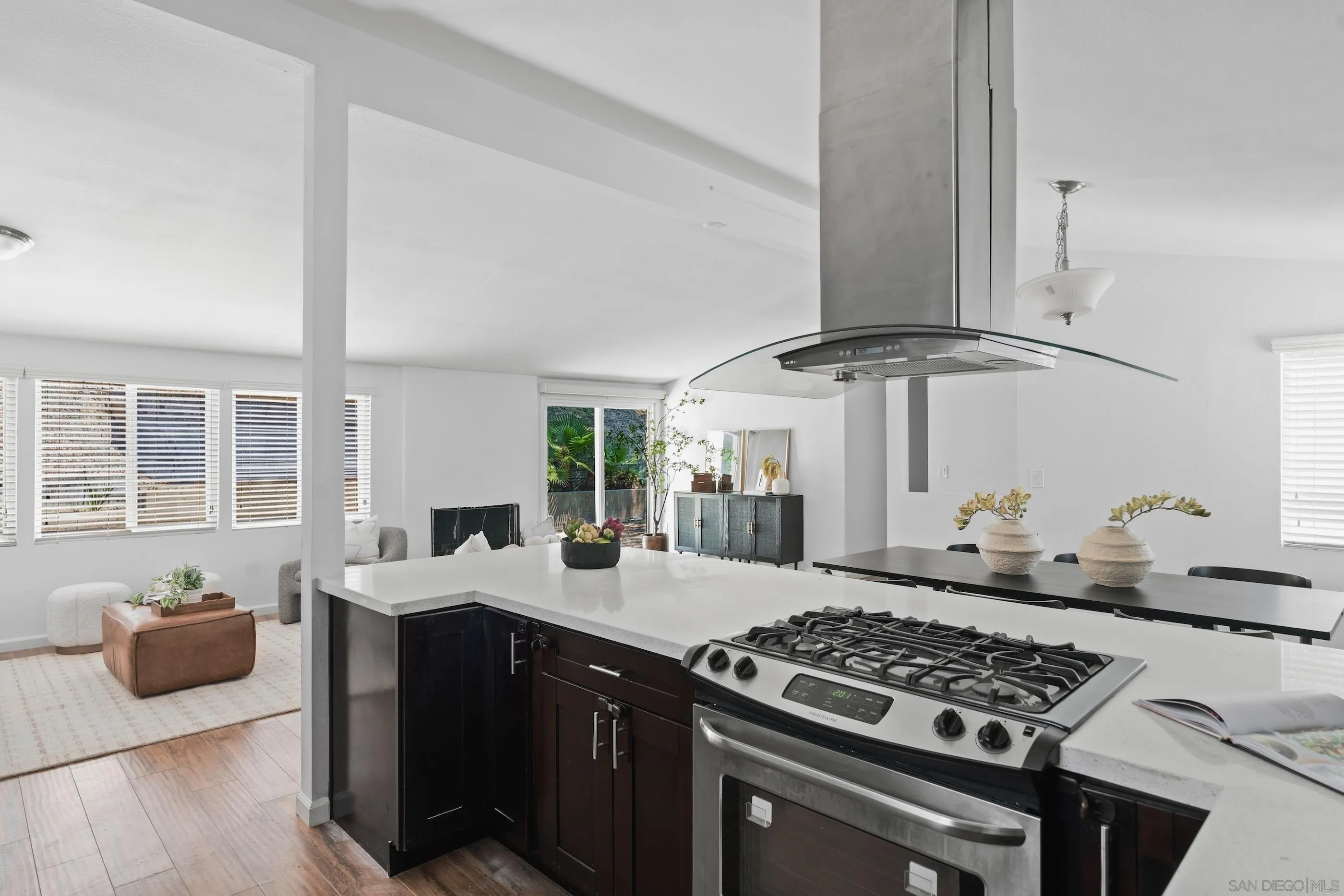 https://cdn.realtyfeed.com/cdn/127/260019900/7f47b46443740d224791135f578f72c4.webp