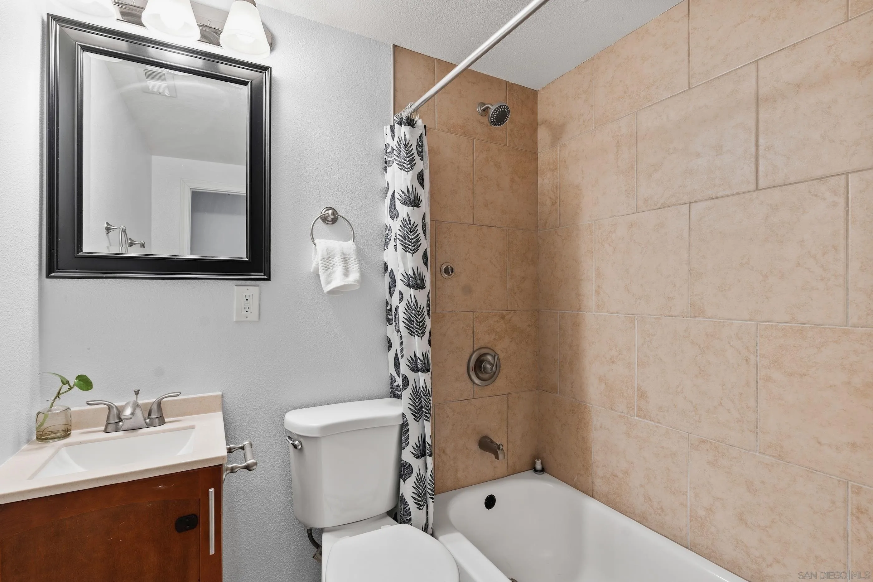 https://cdn.realtyfeed.com/cdn/127/260019900/83a03cc607bfe494e40d7c826008c230.webp