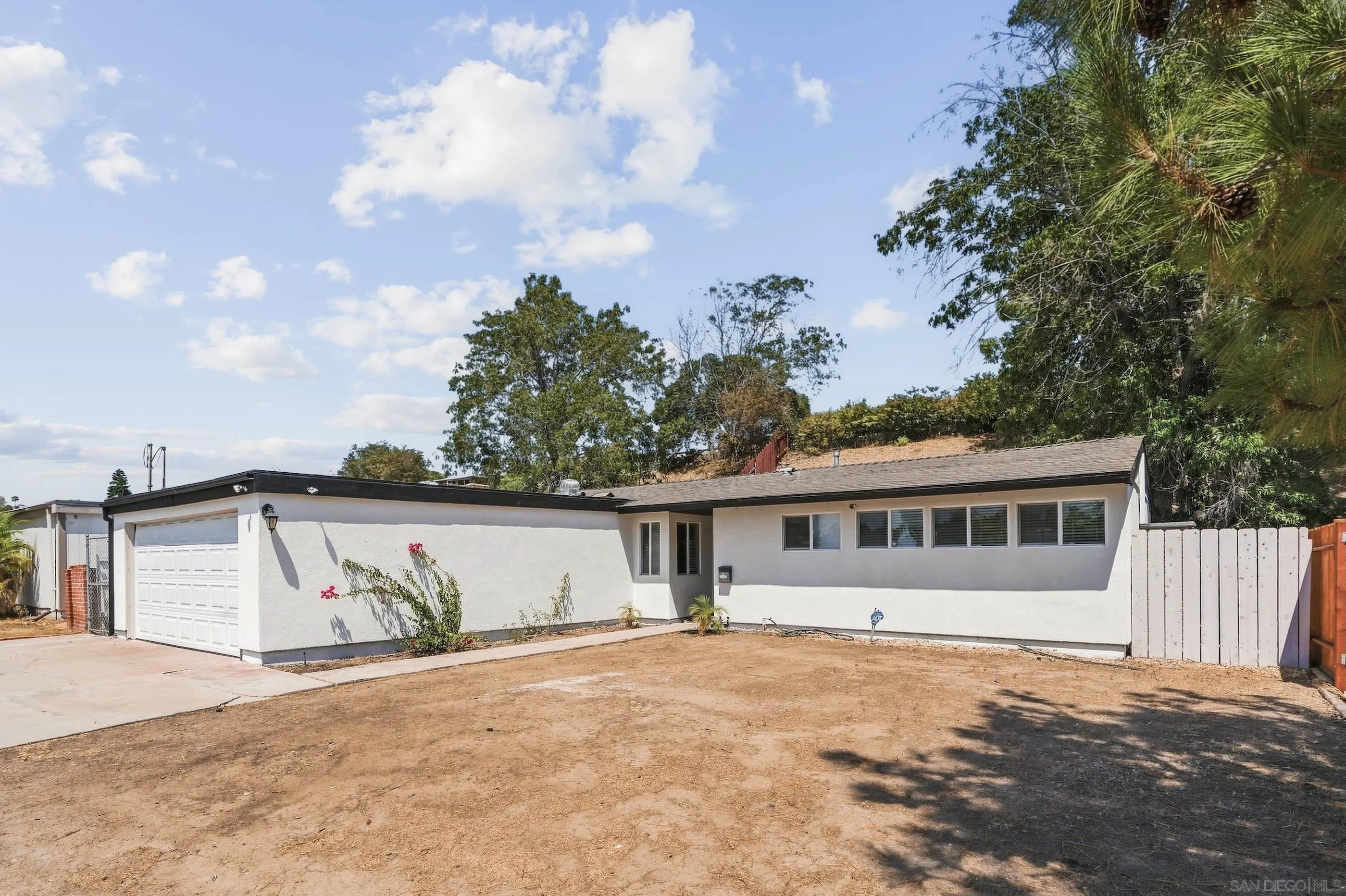 https://cdn.realtyfeed.com/cdn/127/260019900/ca3f160798a05ed33a9a1ab5adbd4119.webp