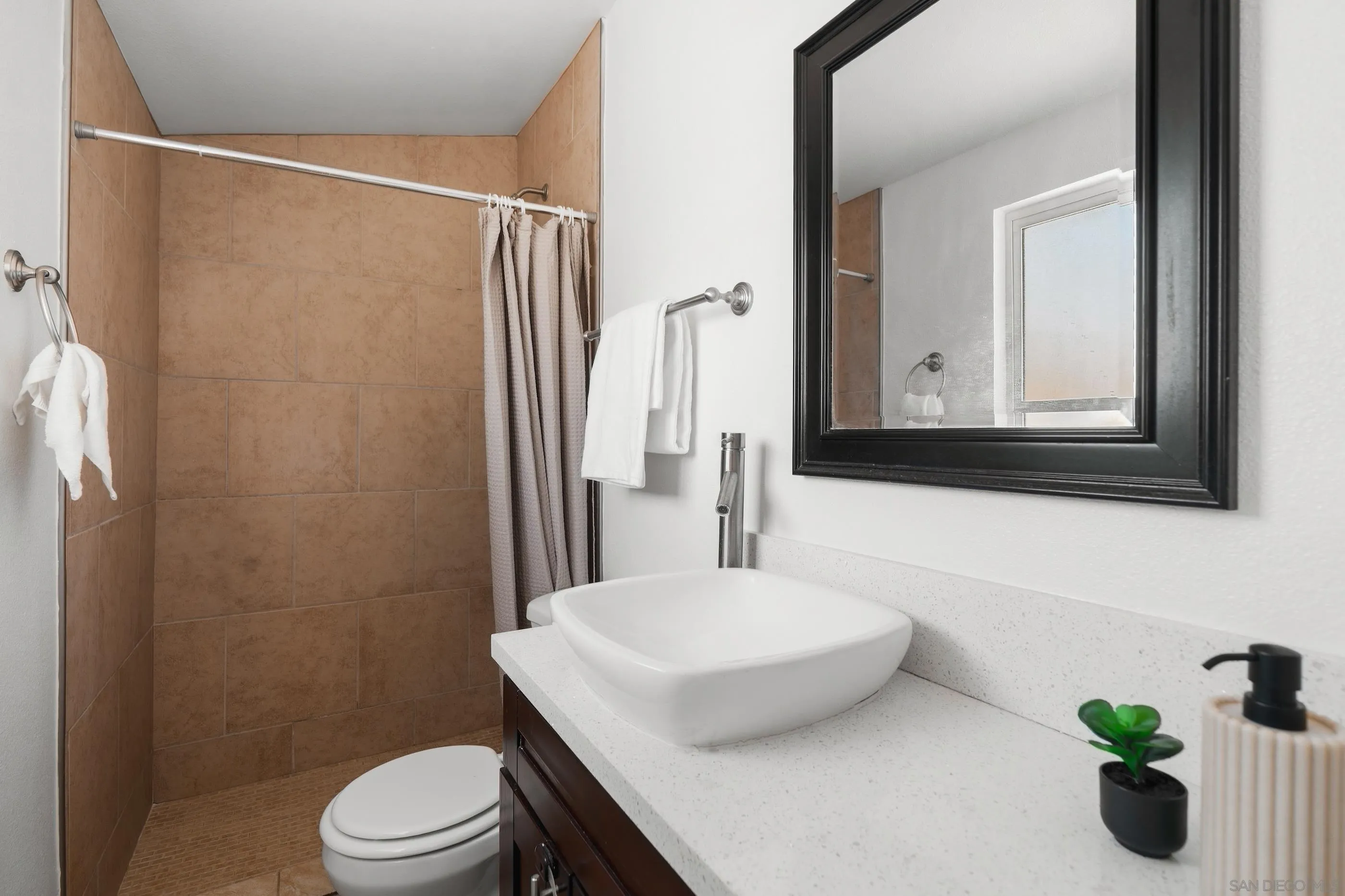 https://cdn.realtyfeed.com/cdn/127/260019900/dfda2083e775198905f6bab9e1ea6d7e.webp