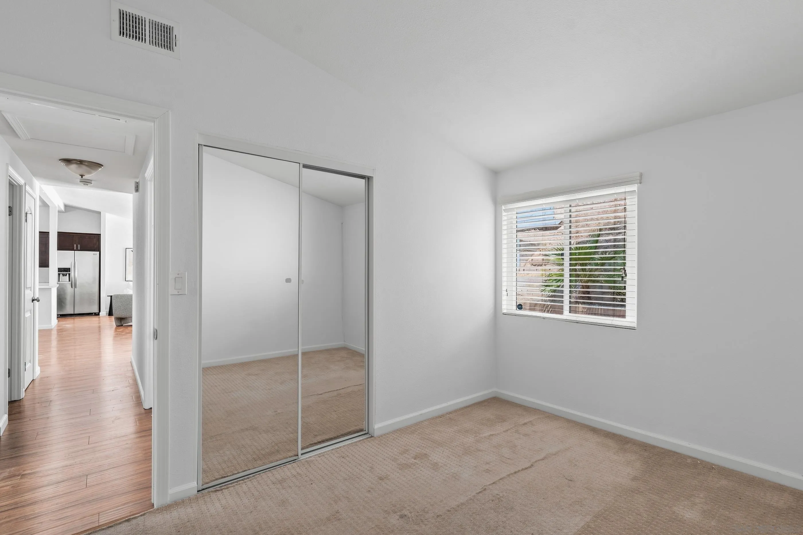 https://cdn.realtyfeed.com/cdn/127/260019900/e40bc0fd57f7986b9292dd996a681734.webp