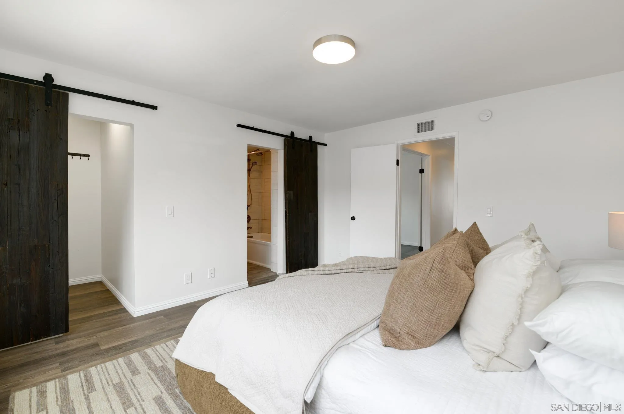 https://cdn.realtyfeed.com/cdn/127/260019903/33f07b55980d20140061e91bde0d76cc.webp