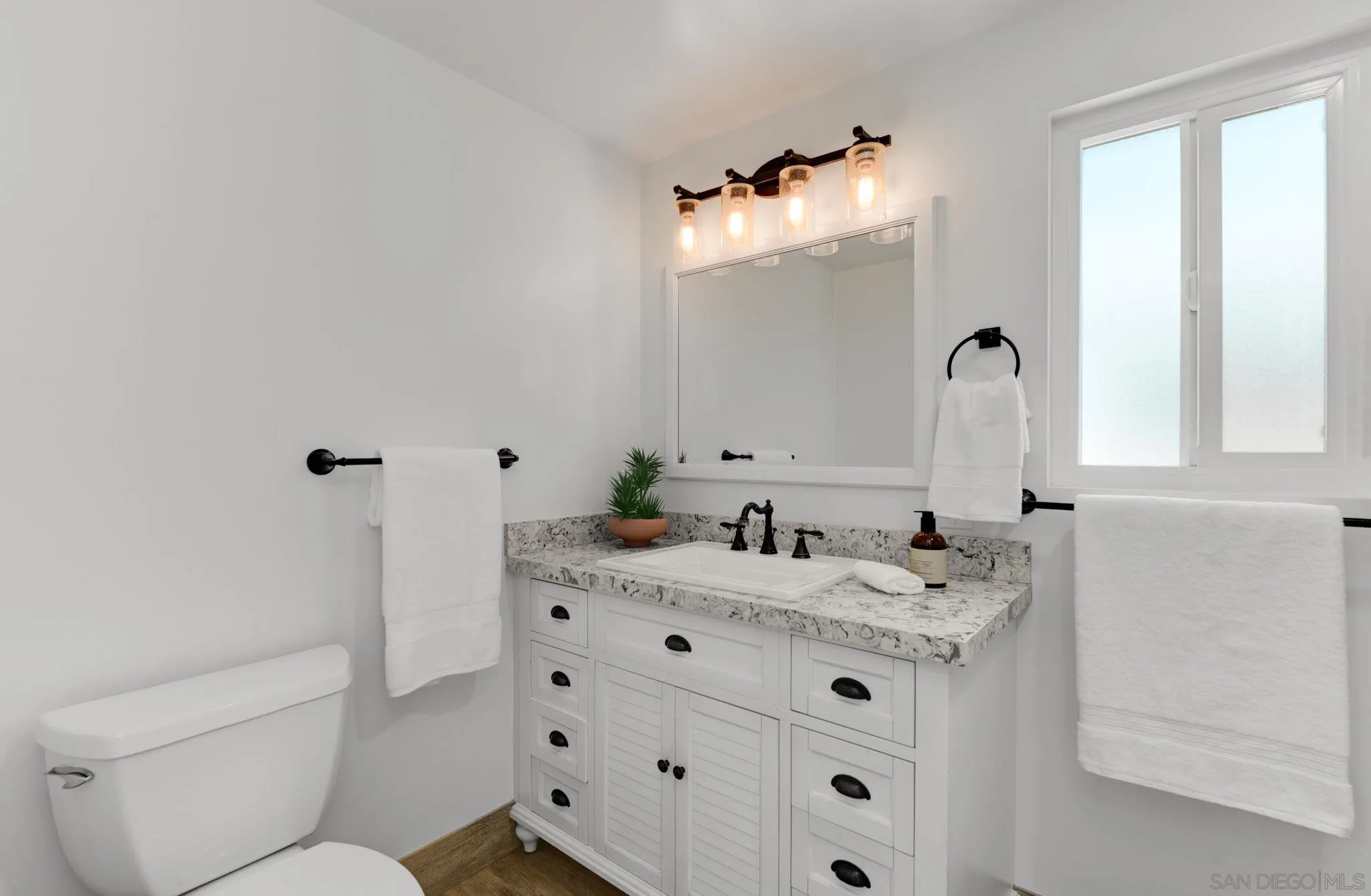 https://cdn.realtyfeed.com/cdn/127/260019903/db80c04aafc7f9725720abfdb7012d35.webp