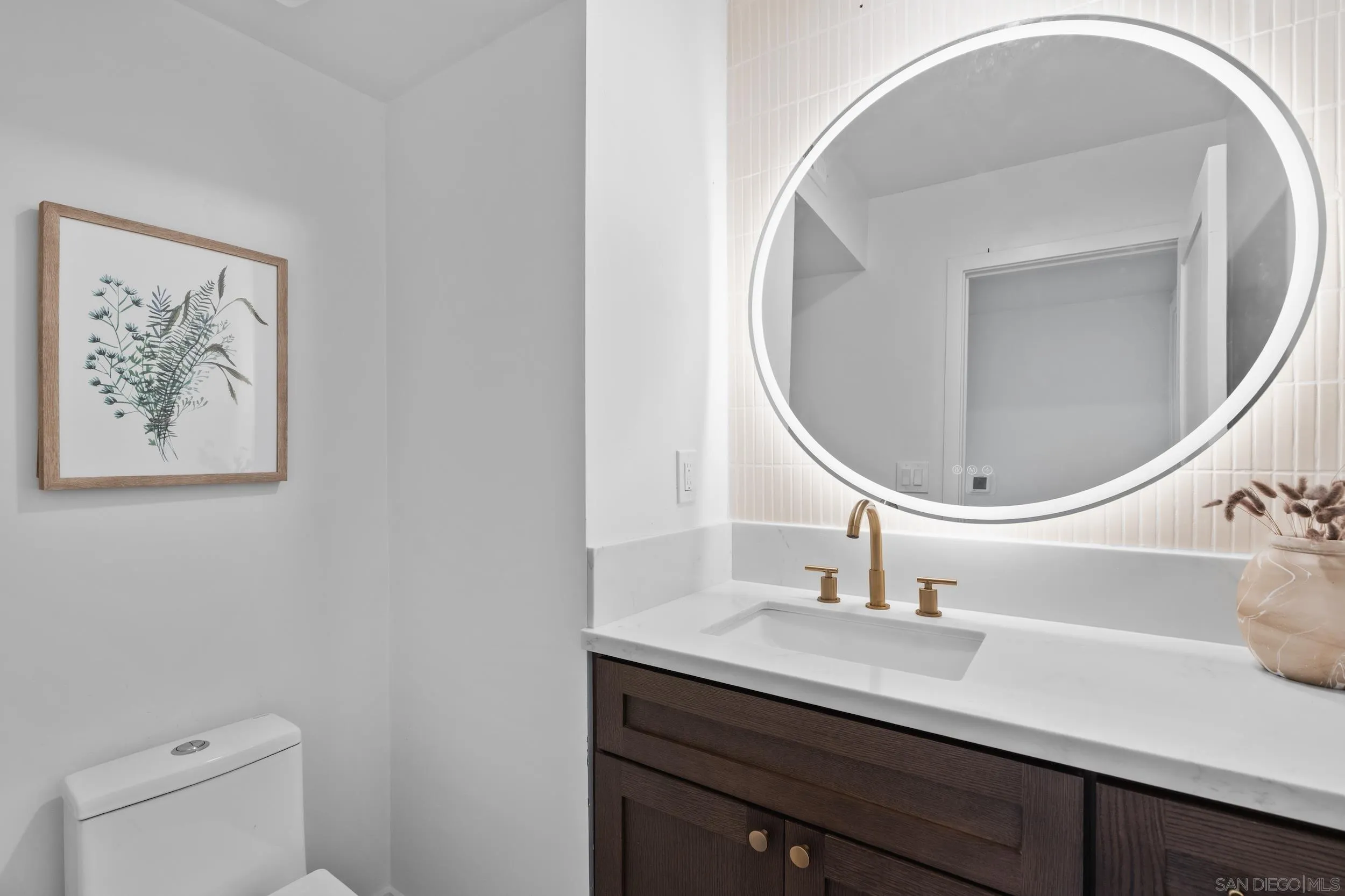 https://cdn.realtyfeed.com/cdn/127/260019905/bee3d40fd240124862b7d923b62f9d3f.webp