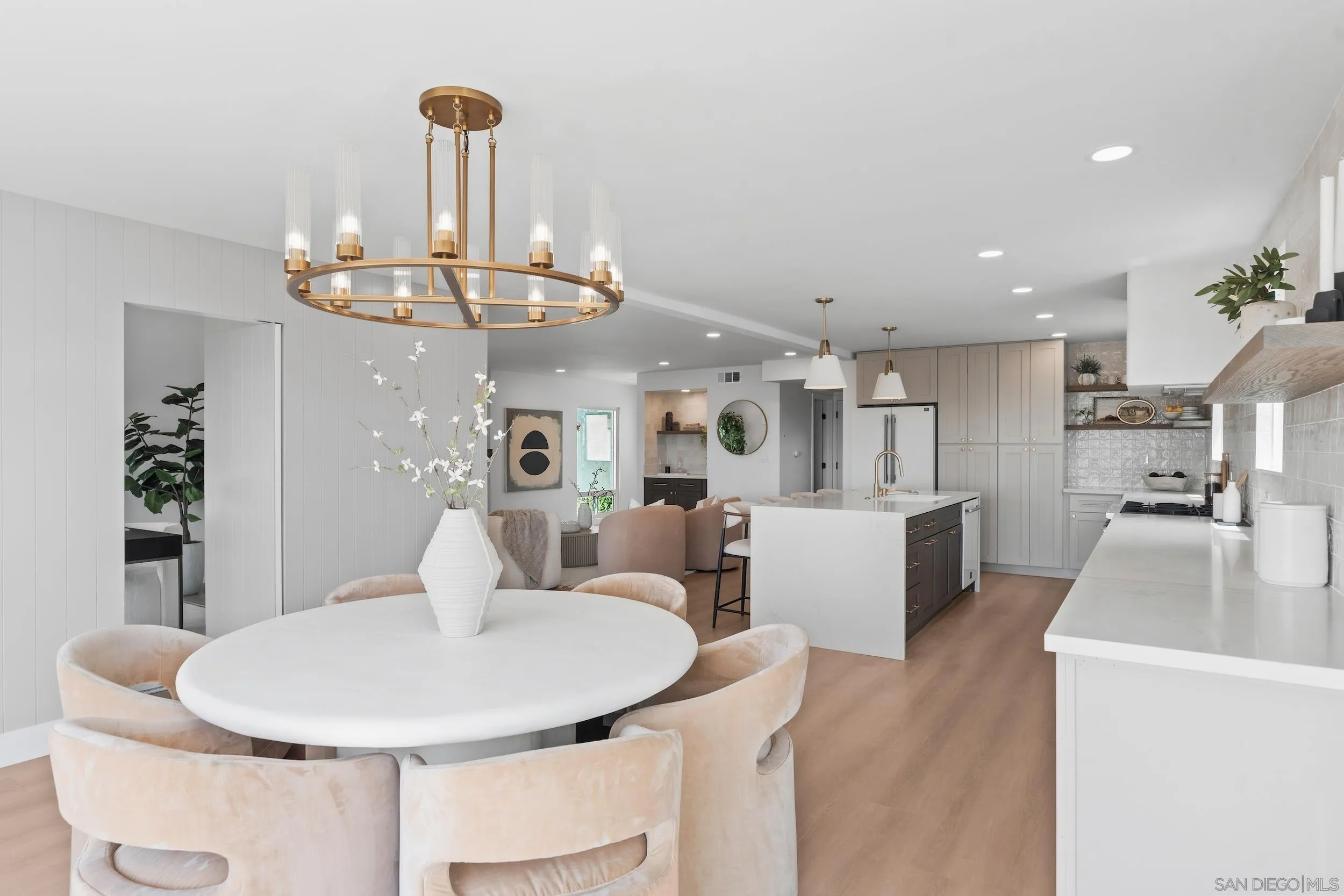 https://cdn.realtyfeed.com/cdn/127/260019905/ca68c541937266341126bd35ab9d0f4e.webp