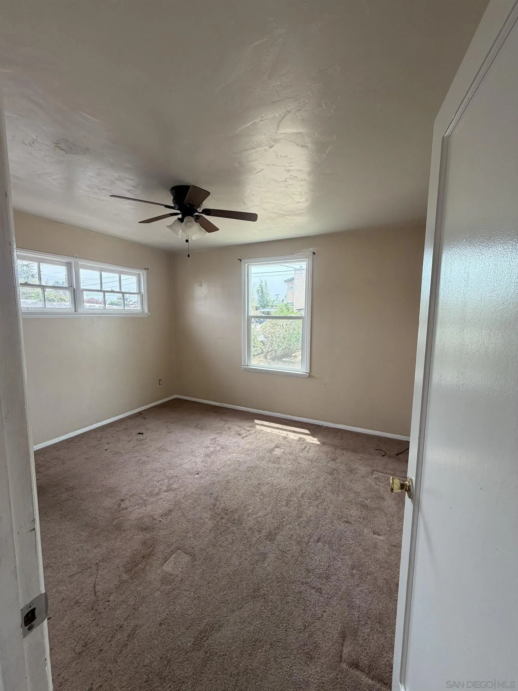 https://cdn.realtyfeed.com/cdn/127/260019906/9a01d15fb3c54887155cddd7d610a049.webp