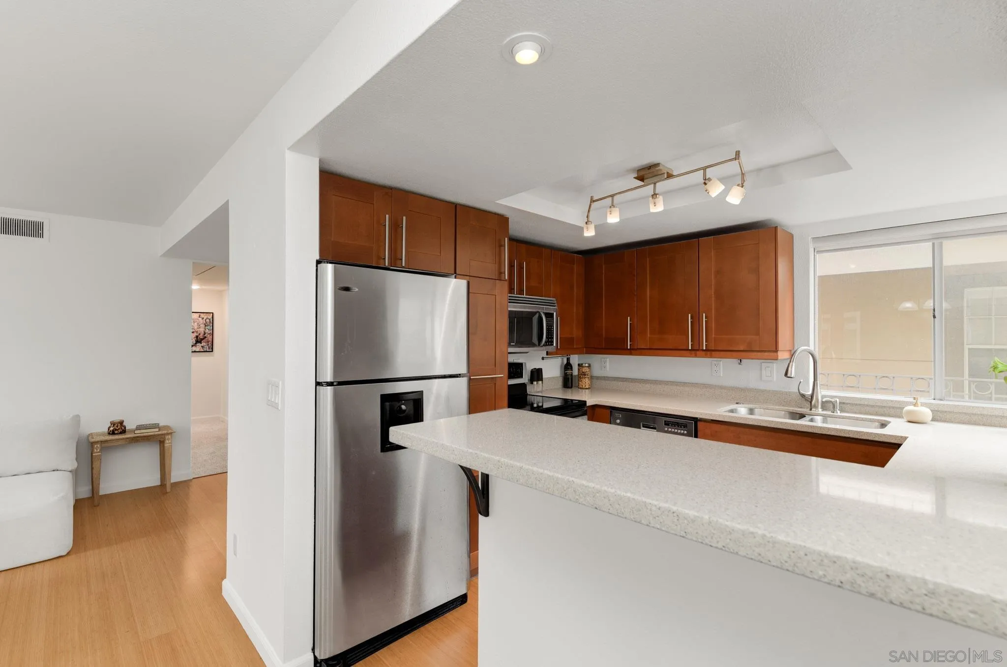 Photo #8: 260019910 Listing: Photo #8