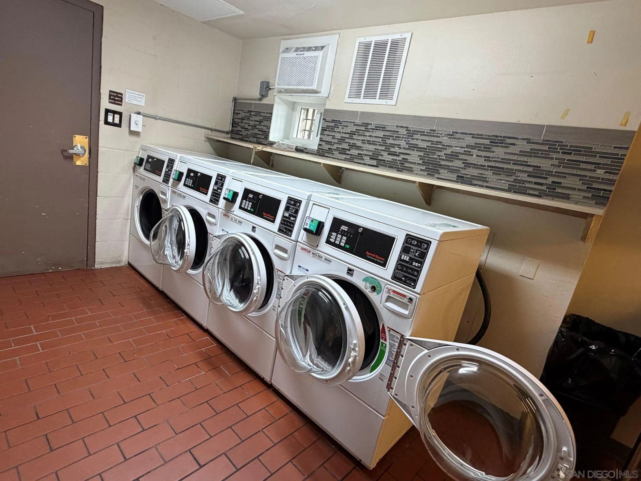 https://cdn.realtyfeed.com/cdn/127/260019911/41693e895beaa2b9fdd1613d7be86c7b.webp