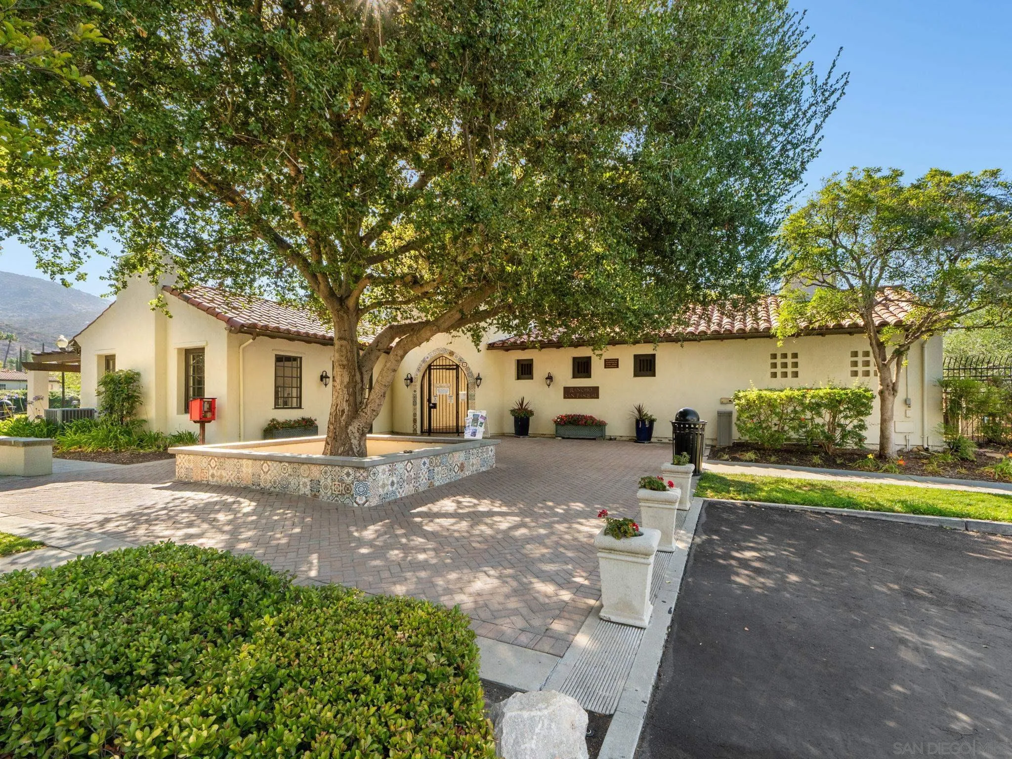 https://cdn.realtyfeed.com/cdn/127/260019915/18df7561ffa53b6df5a2991adf542f7f.webp