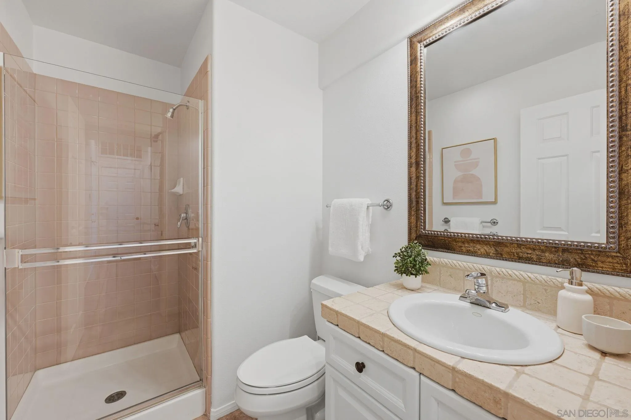 https://cdn.realtyfeed.com/cdn/127/260019915/1fe7ec64b023feb6d5ace29b10a209ad.webp